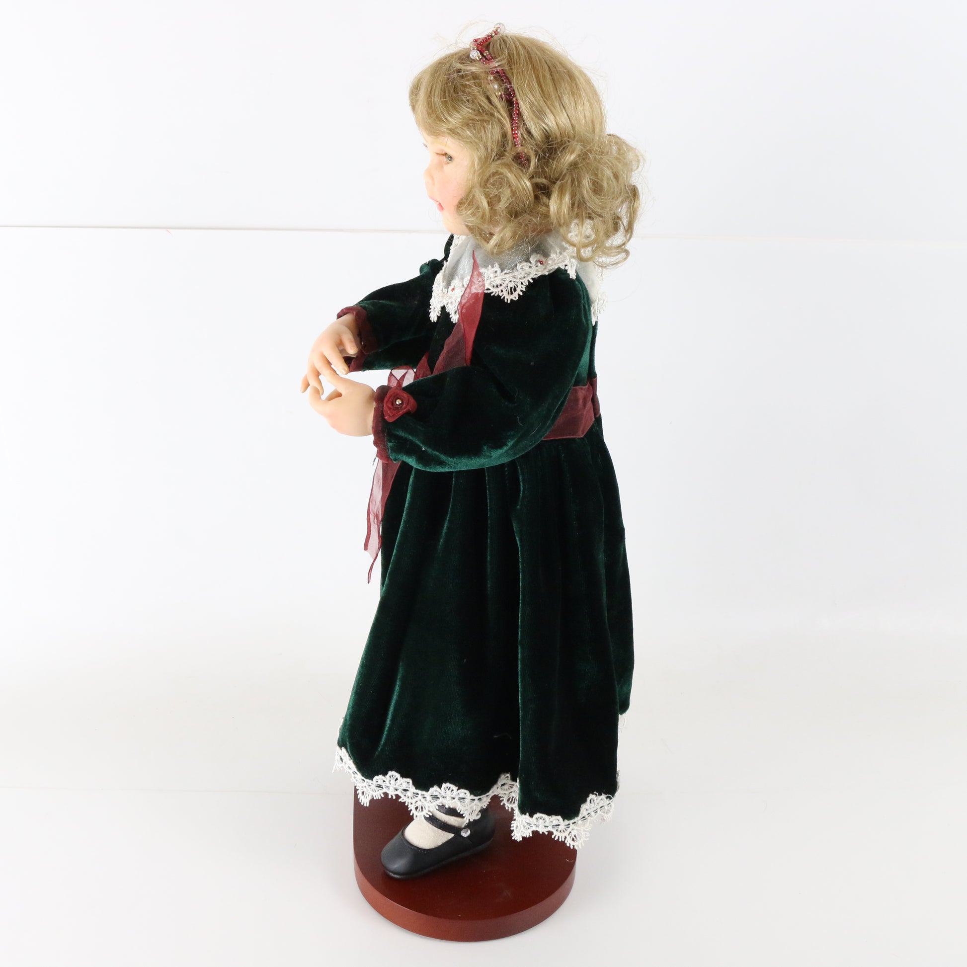 Holly Memories Of Childhood Richard Simmons Christmas 17" Girl Doll 83/3000