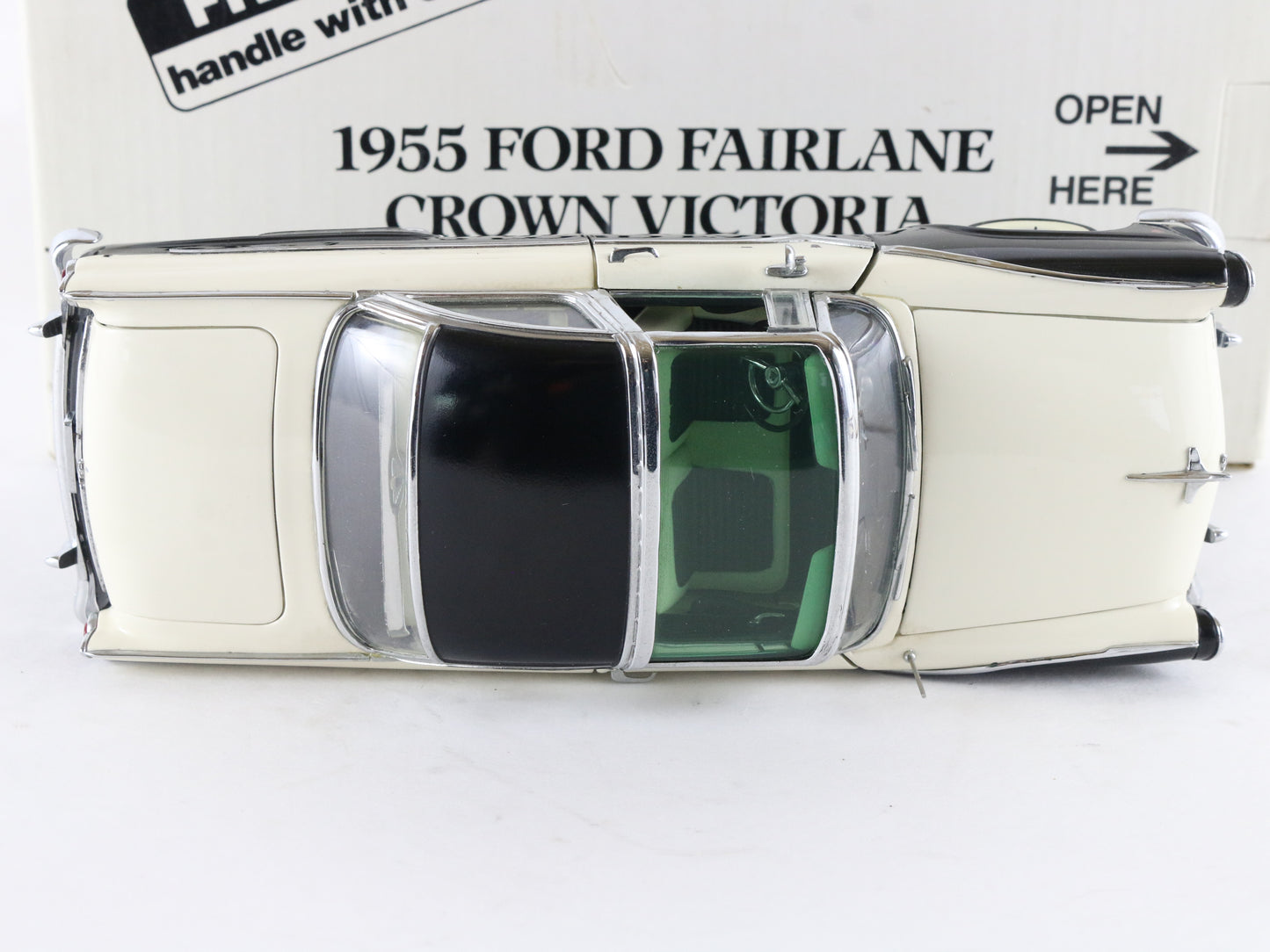 1955 Ford Fairlane Crown Victoria Black White Danbury Mint 1:24 Diecast Model