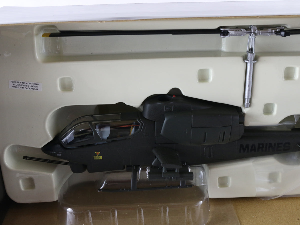 AH-1J Cobra Helciopter USMC HML-367 Bell Unsung Heroes Corgi 1:48 51204 Vehicle