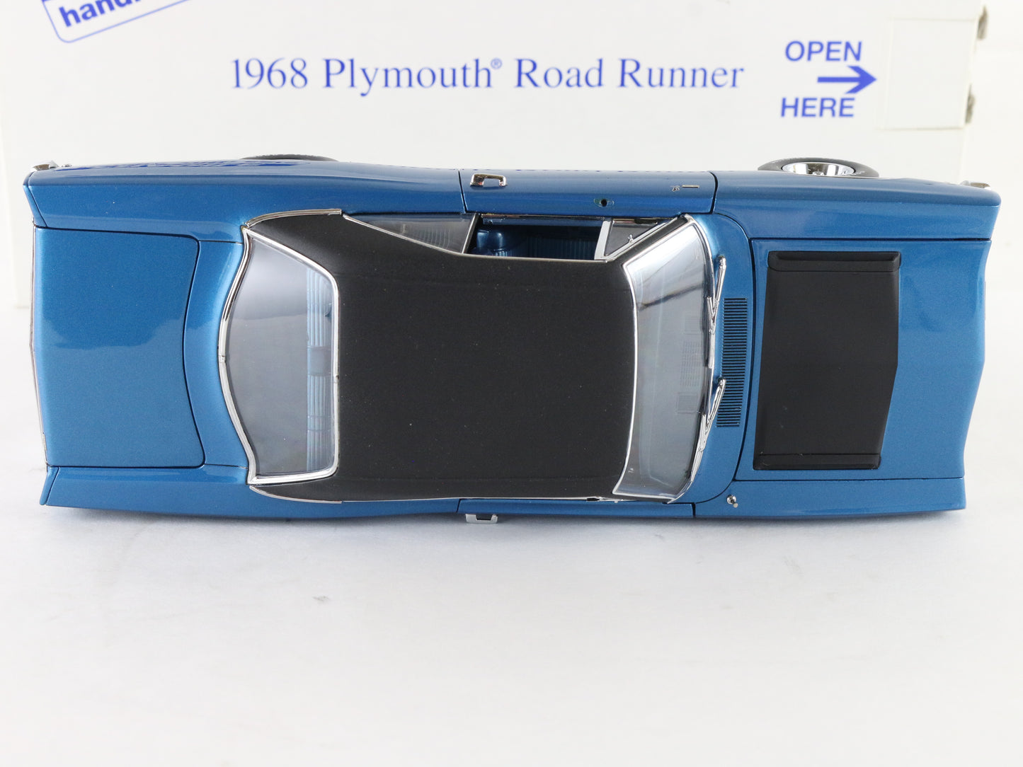 1968 Plymouth Road Runner Hardtop Electric Blue Danbury Mint 1:24 Diecast Model