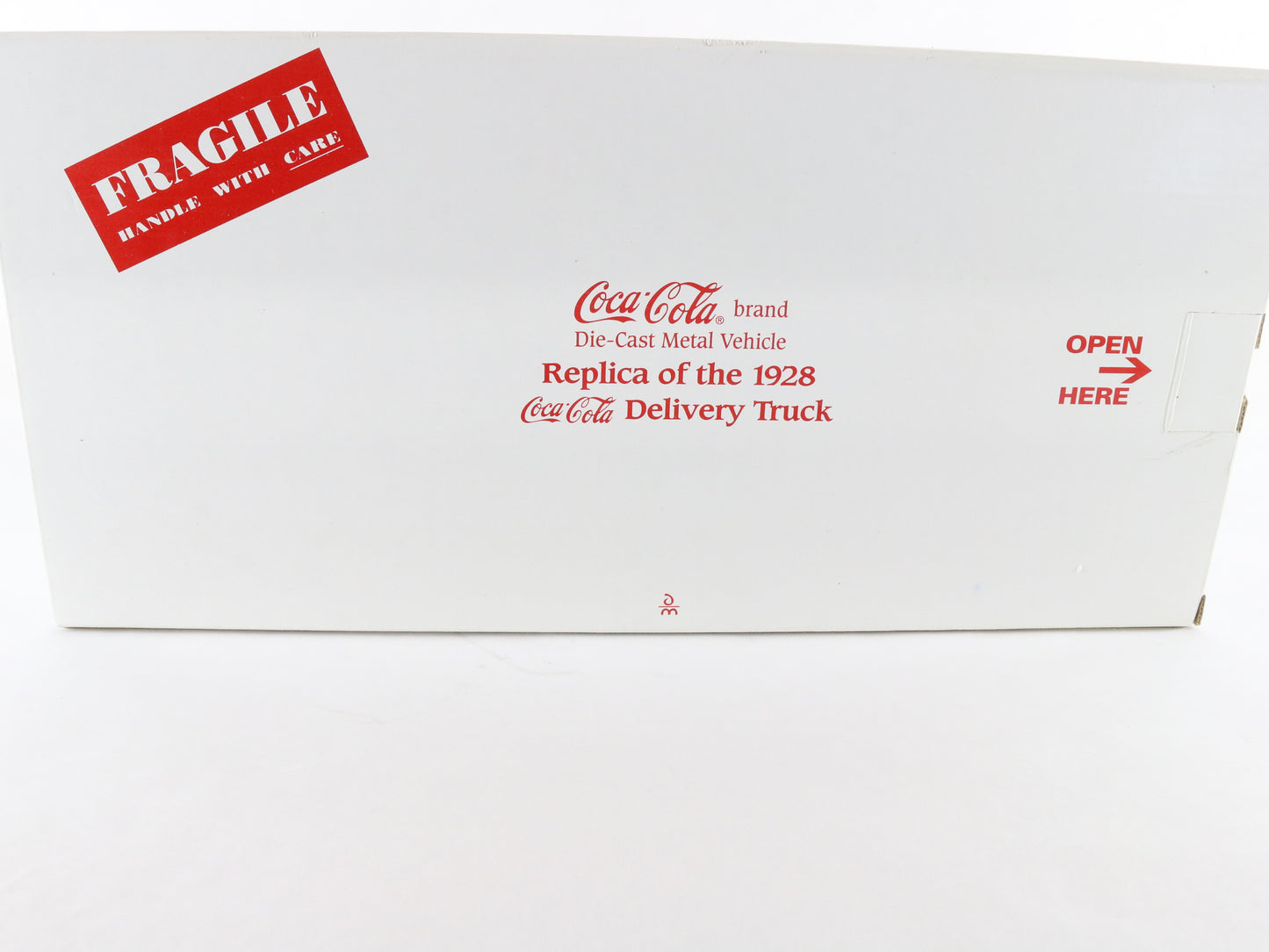 1928 International SL-36 Coca Cola Delivery Truck Yellow Danbury 1:24 Diecast