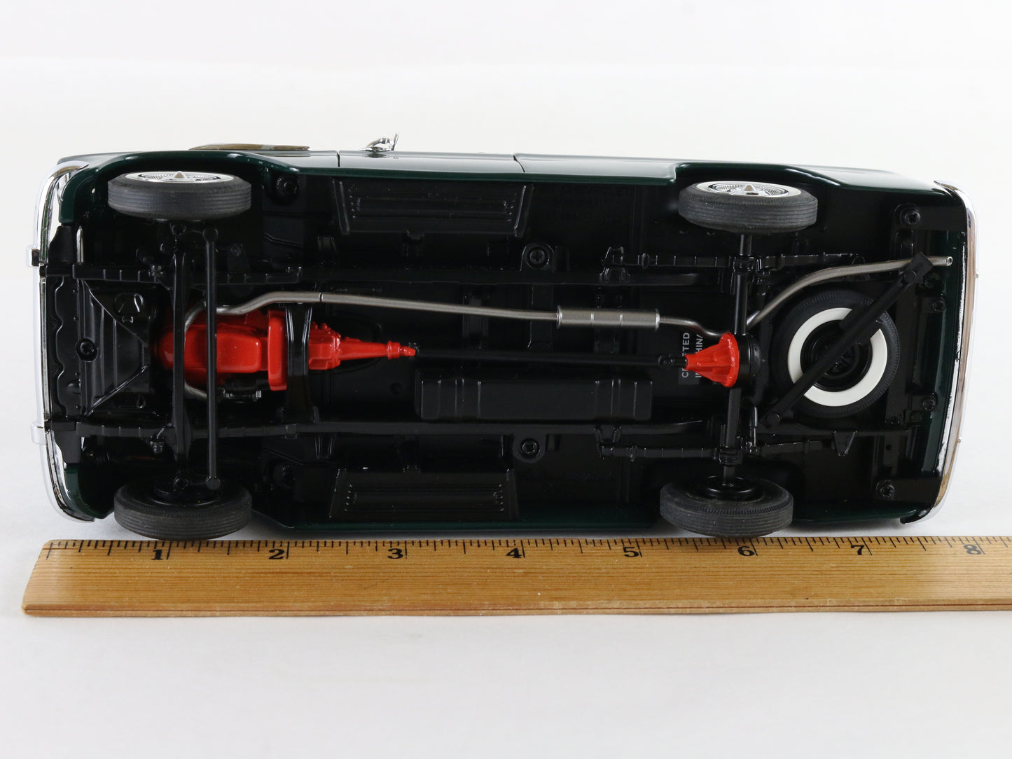 1957 Chevrolet Suburban Green Danbury Mint 1:24 Diecast Model Car