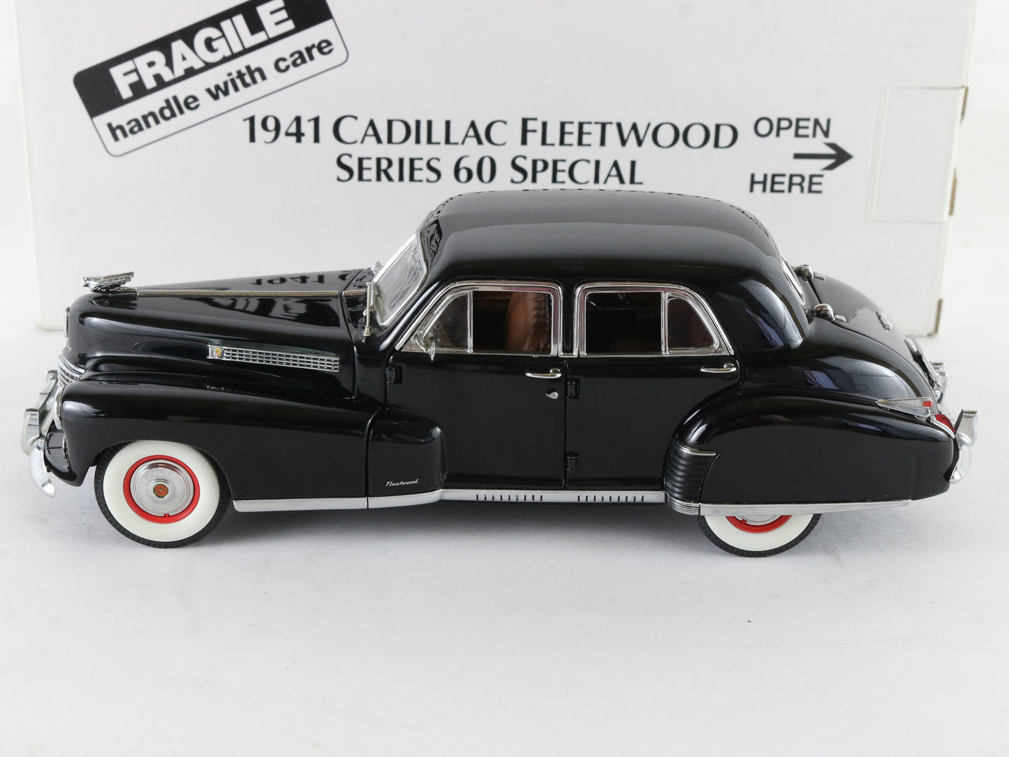 1941 Cadillac Fleetwood Series 60 Special Black Danbury Mint 1:24 Diecast Model