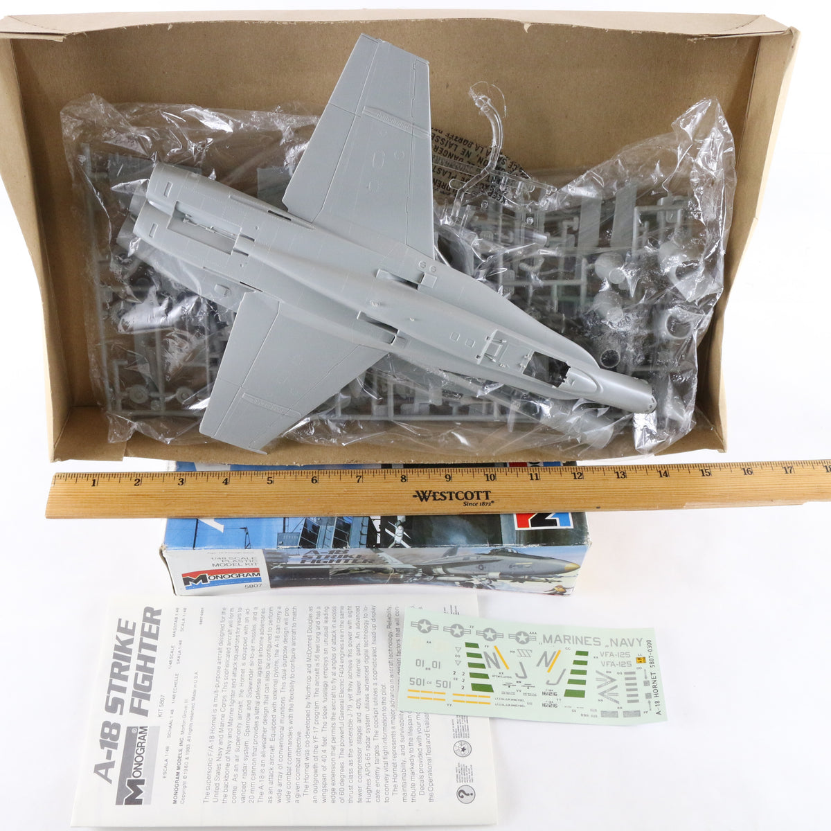A-18 Strike Fighter Jet Monogram 1:48 Model Aircraft Kit 5807