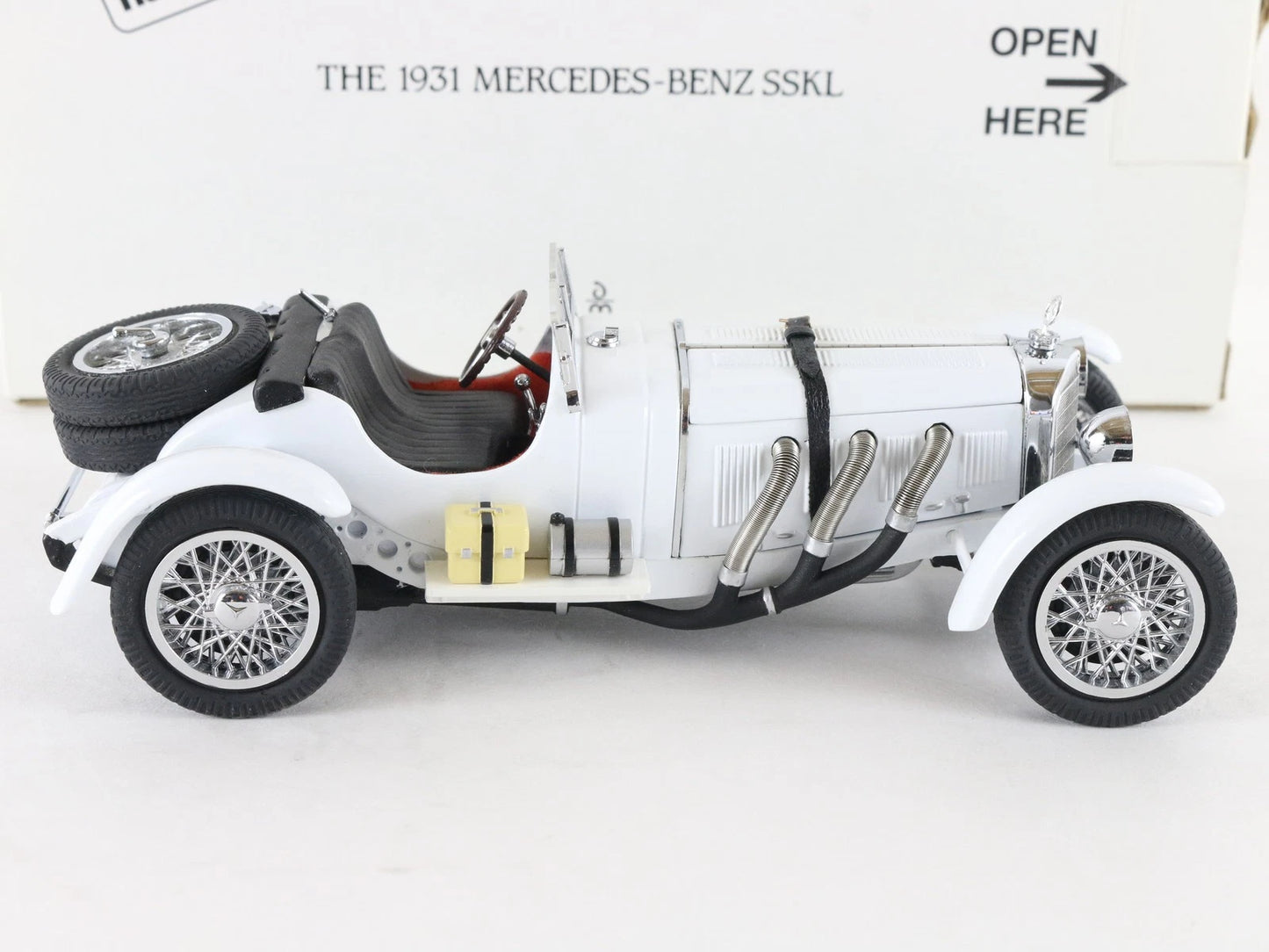 1931 Mercedes Benz SSKL White Black Danbury Mint 1:24 Model Car w/ Box