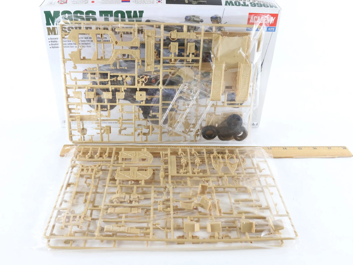 M966 Tow Missile Carrier Truck Am General Academy 1:35 13250 12000 Military Kit