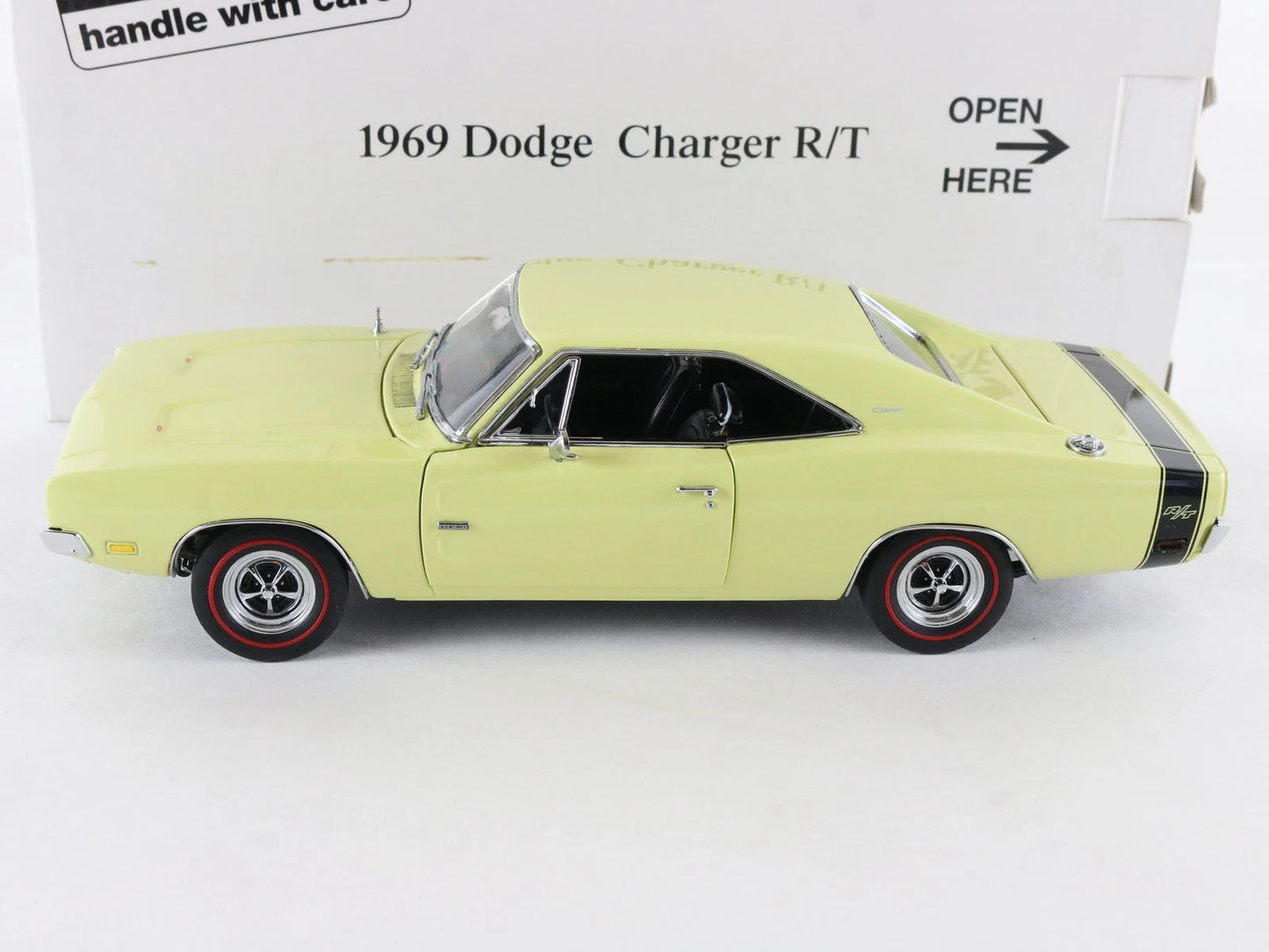 1969 Dodge Charger R/T Coupe Yellow Black Danbury Mint 1:24 Diecast Model