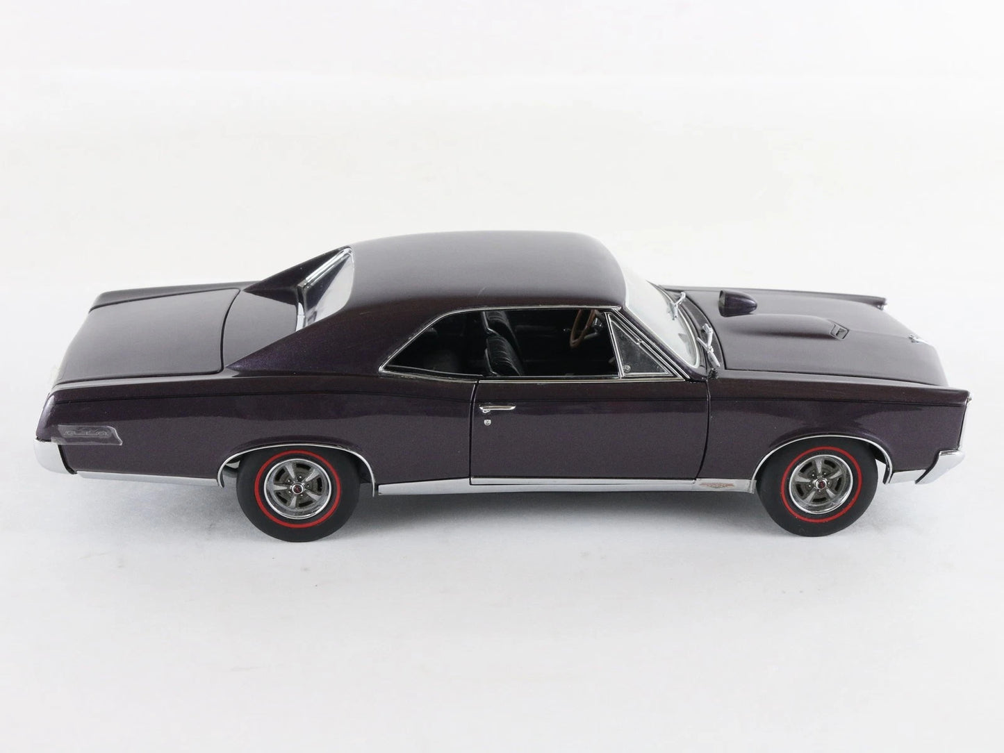 1967 Pontiac GTO Hardtop Plum Mist Purple Danbury Mint 1:24 Diecast Model Car
