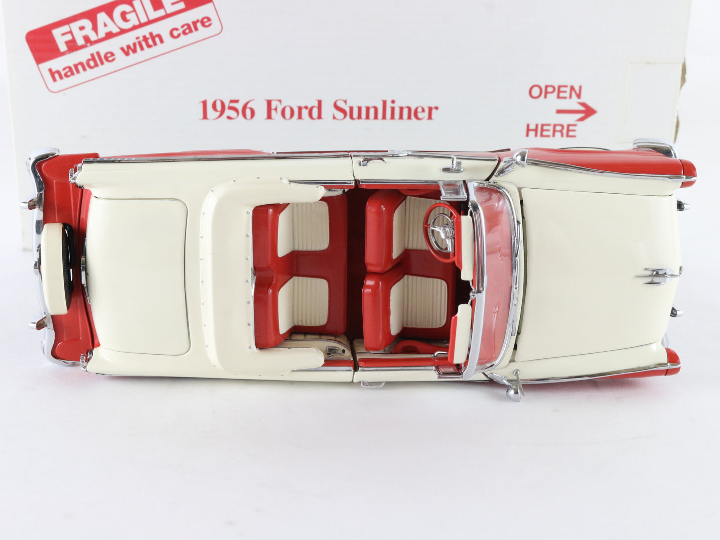 1956 Ford Fairlane Sunliner Convertible Red White Classic Danbury 1:24 Diecast