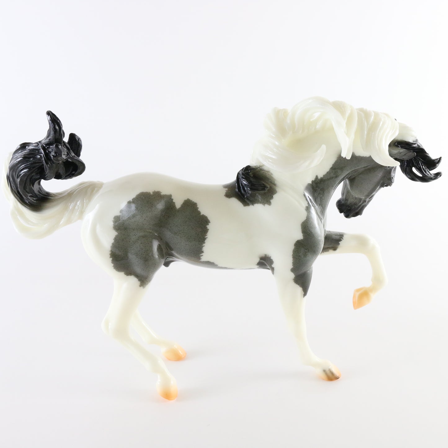 Breyer Kingfisher Laredo Birds Of A Feather Series Pinto Traditional Horse