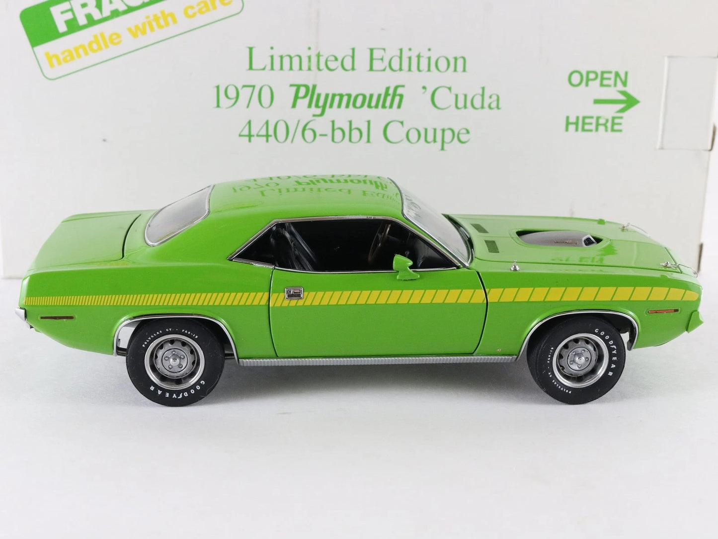 1970 Plymouth Barracuda Cuda 440/6-BBL Coupe Green 40th Danbury 1:24 594/5000