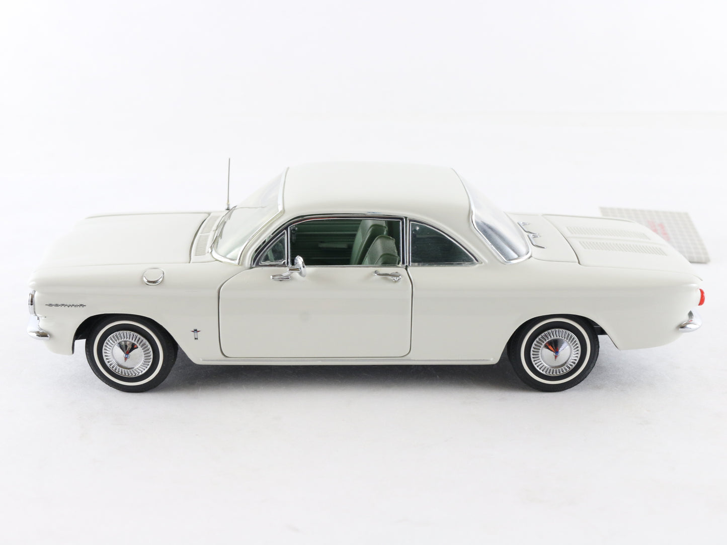 1960 Chevrolet Corvair White Franklin Mint 1:24 Model Car