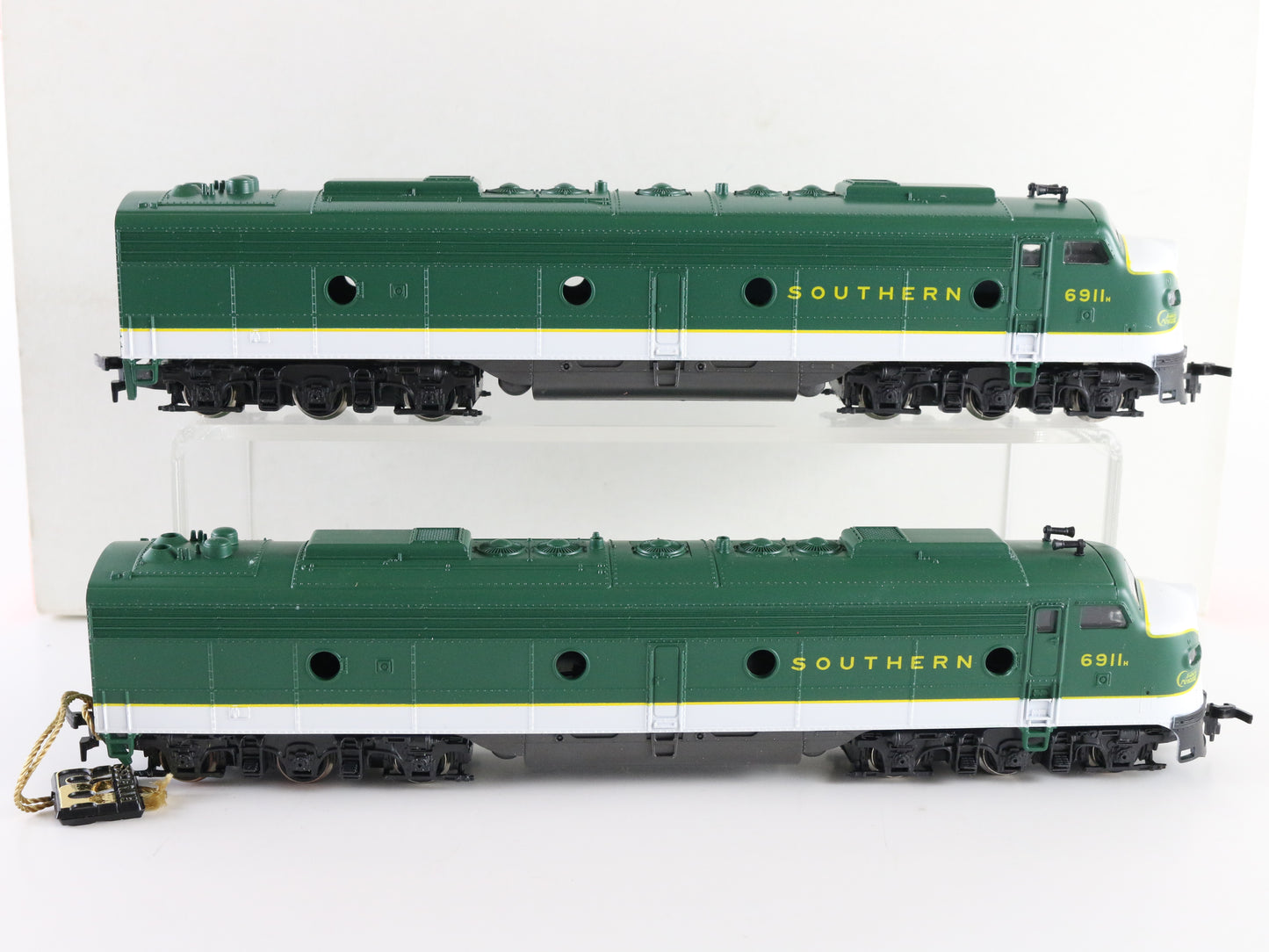 Rivarossi HO Southern Crescent 6911 EMD E-8A Diesel Locomotives Set