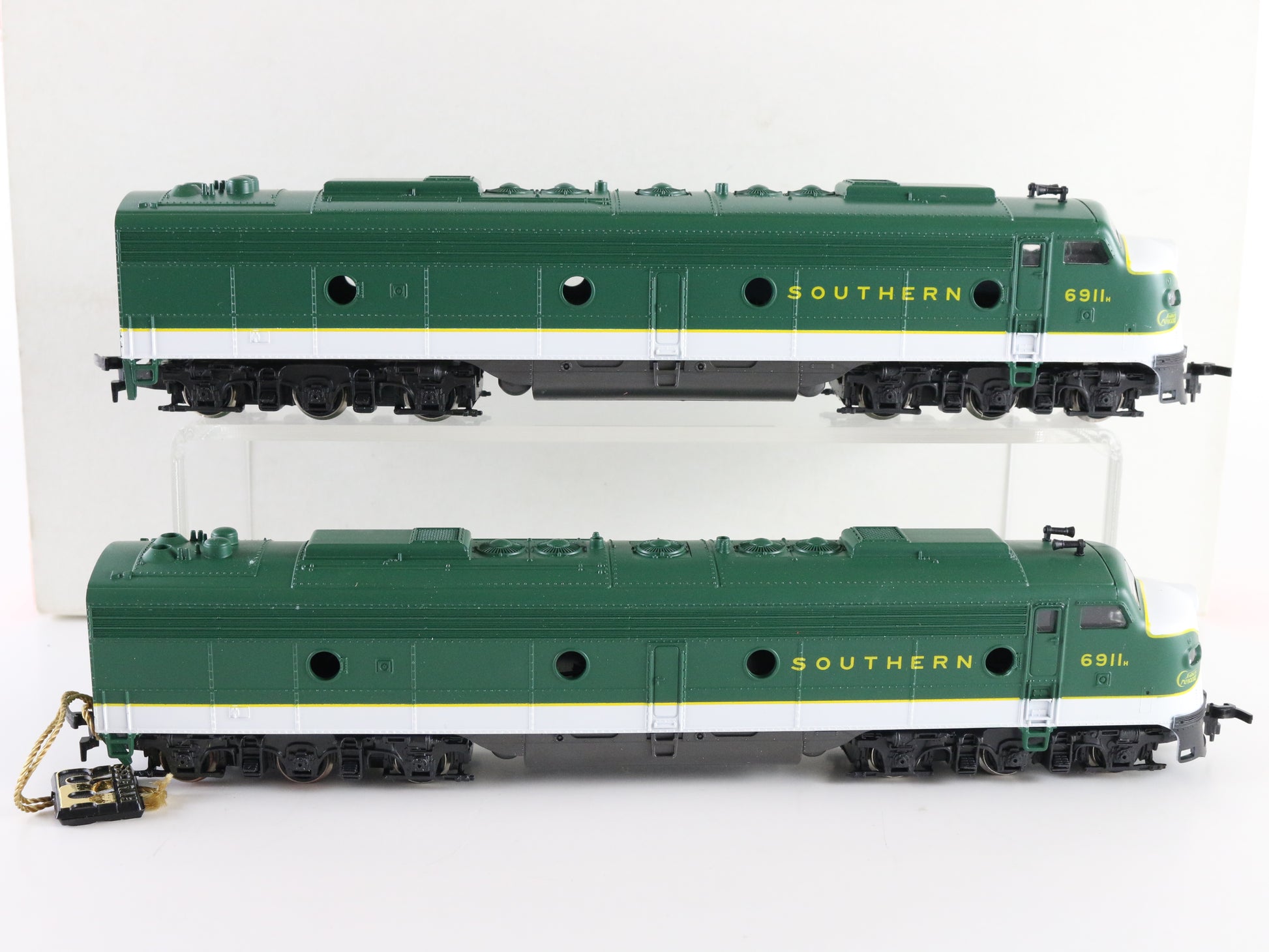 Rivarossi HO Southern Crescent 6911 EMD E-8A Diesel Locomotives Set