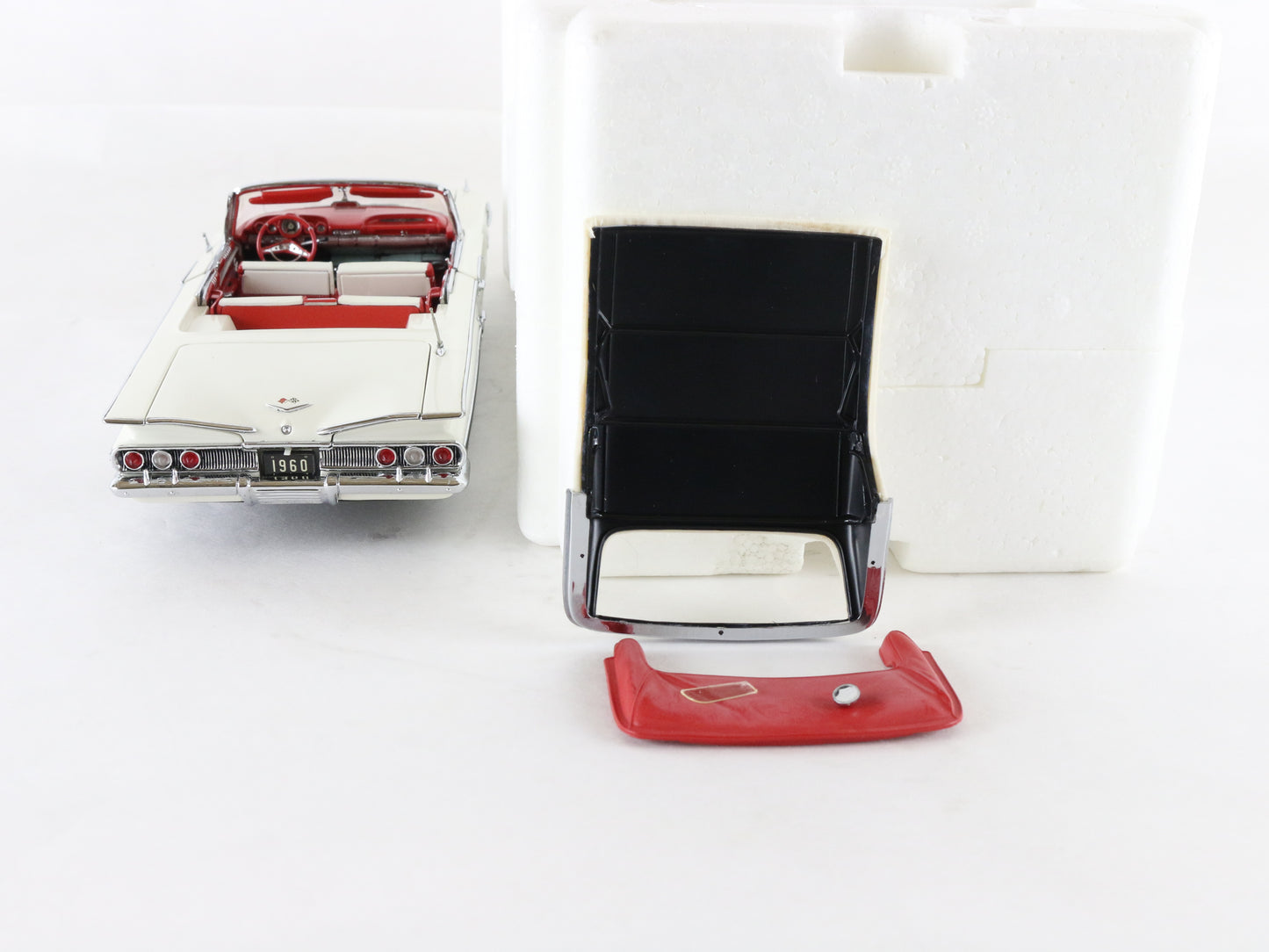 1960 Chevrolet Impala Convertible White Red Danbury Mint 1:24 Diecast Model
