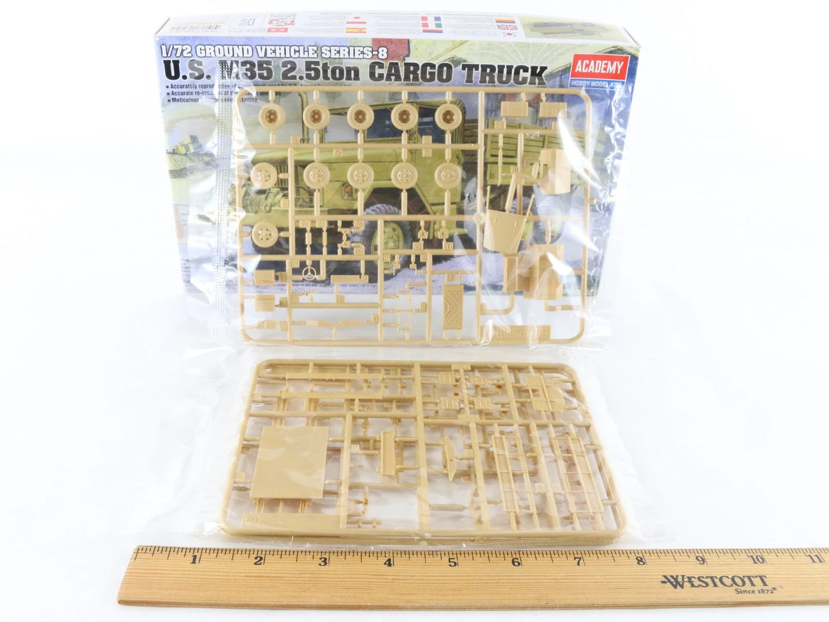 M35 2.5 Ton Cargo Truck Reo Ground Vehicle 8 Academy 1:72 13410 10000 Kit