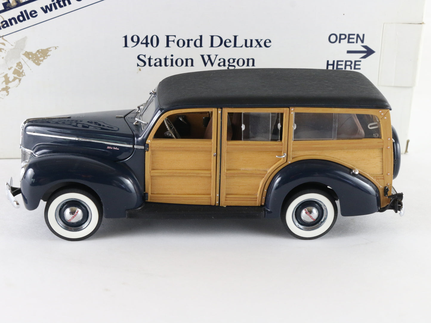 1940 Ford Deluxe Station Wagon Blue Woodie Danbury Mint 1:24 Diecast Model