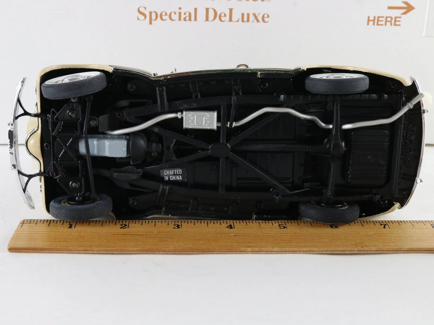 1941 Chevrolet Special Deluxe Convertible Tan Red Danbury Mint 1:24 Diecast