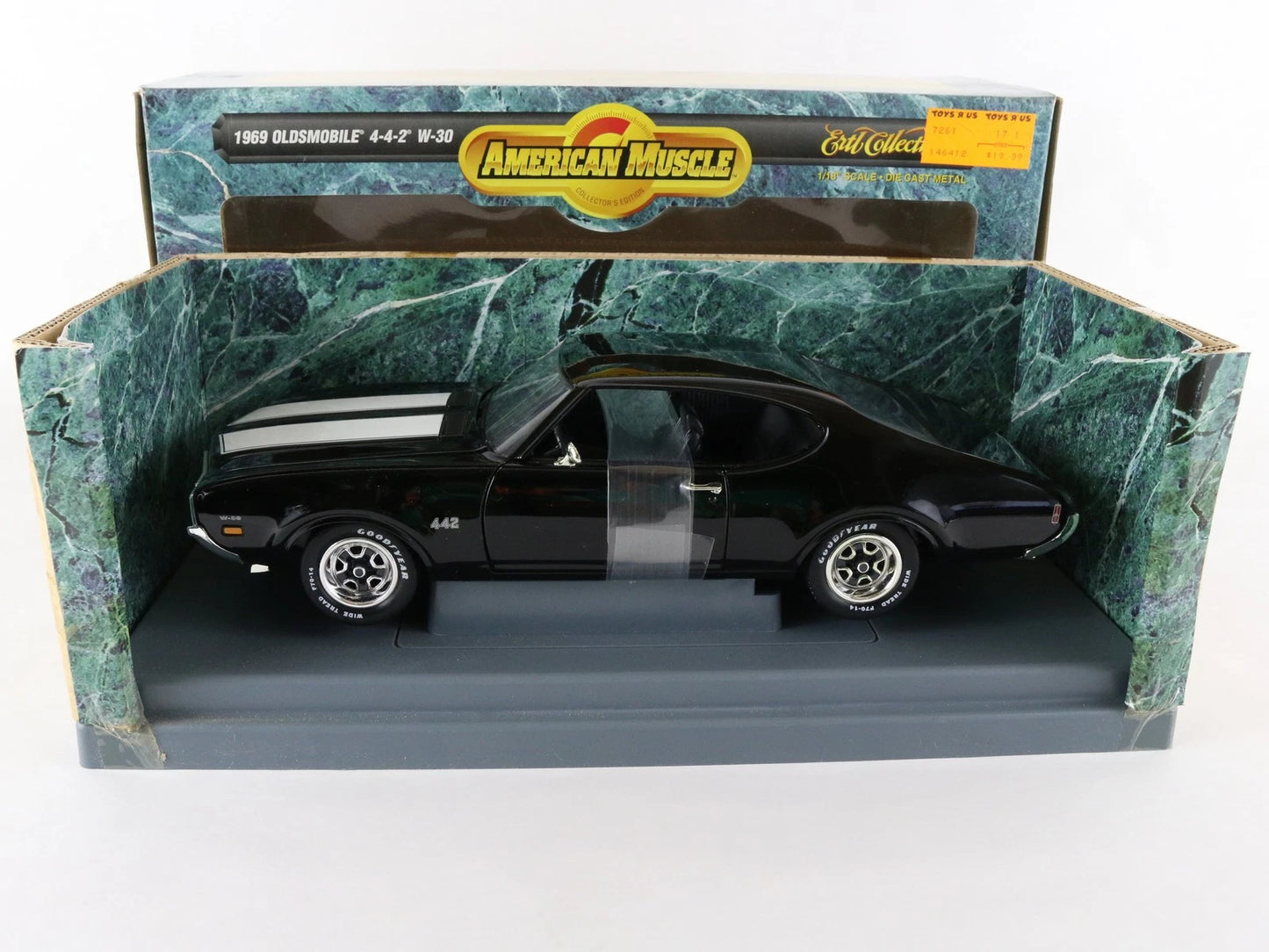 1969 Oldsmobile 4-4-2 W30 Black White American Muscle ERTL 1:18 Diecast Car 8113