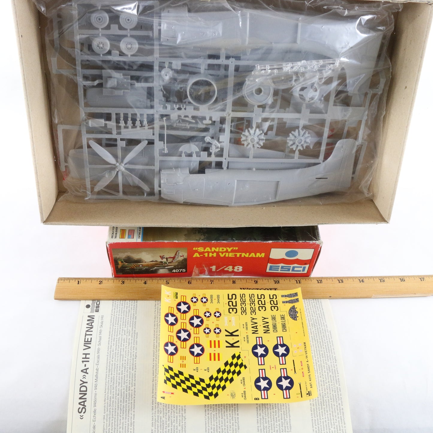 Sandy A-1H Vietnam Attack Plane Esci 1:48 Model Aircraft Kit 4075