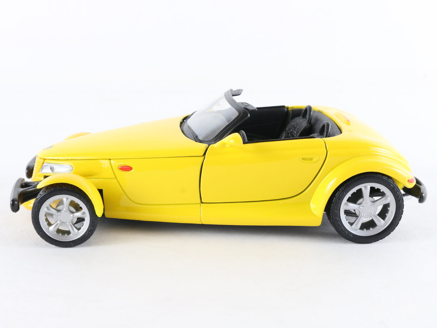 Plymouth Prowler Convertible Yellow Maisto 1:24 Diecast Model Car