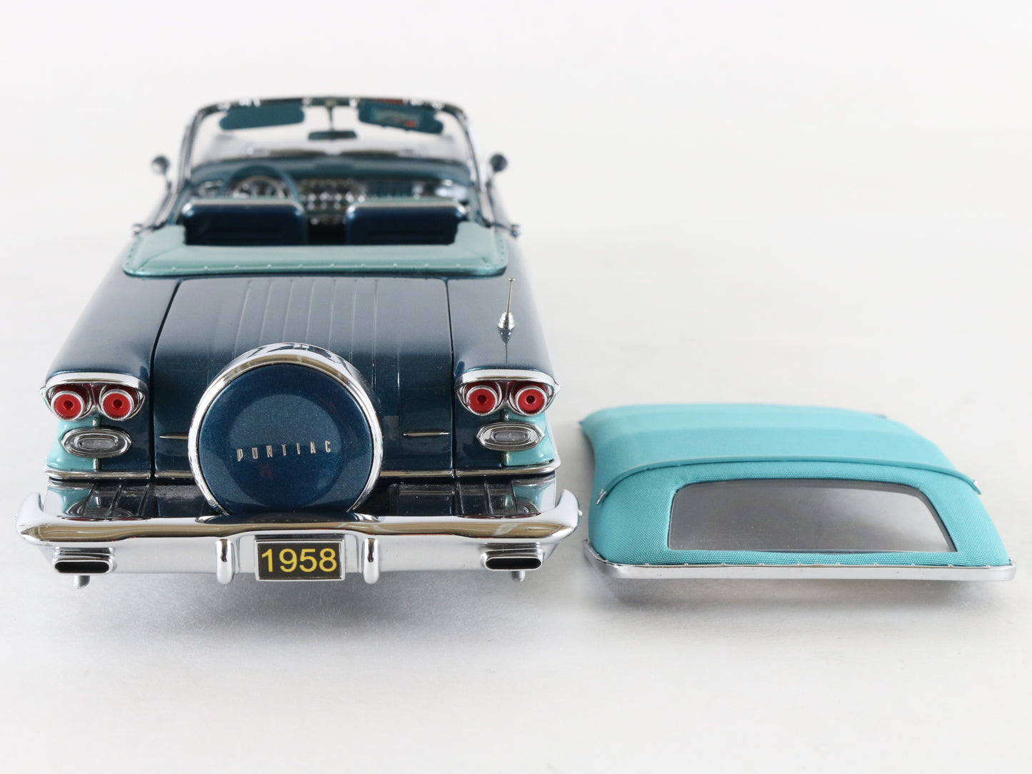 1958 Pontiac Bonneville Convertible Turquoise Danbury Mint 1:24 Model Car