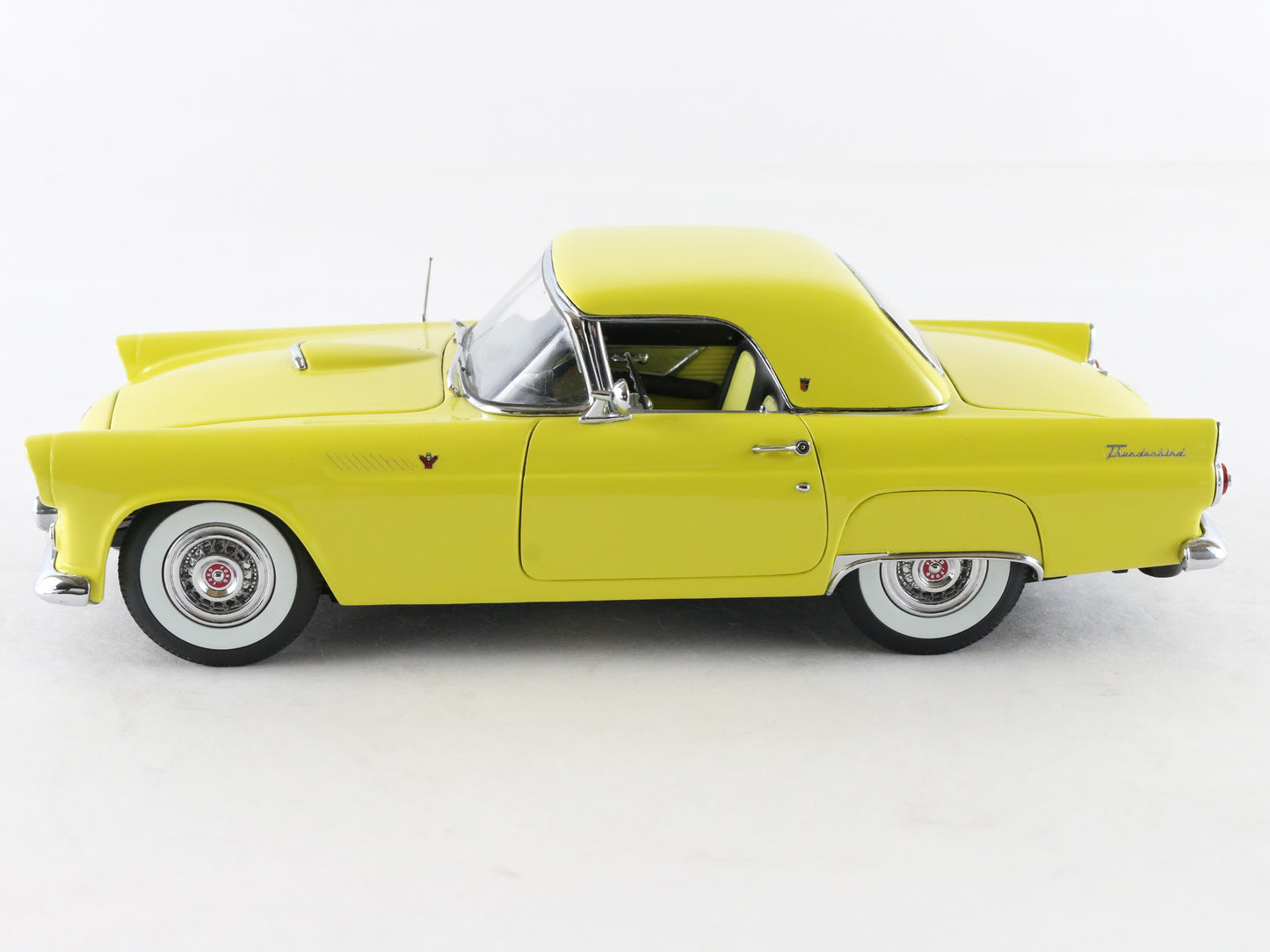 1955 Ford Thunderbird Convertible Yellow Danbury Mint 1:24 Model Car