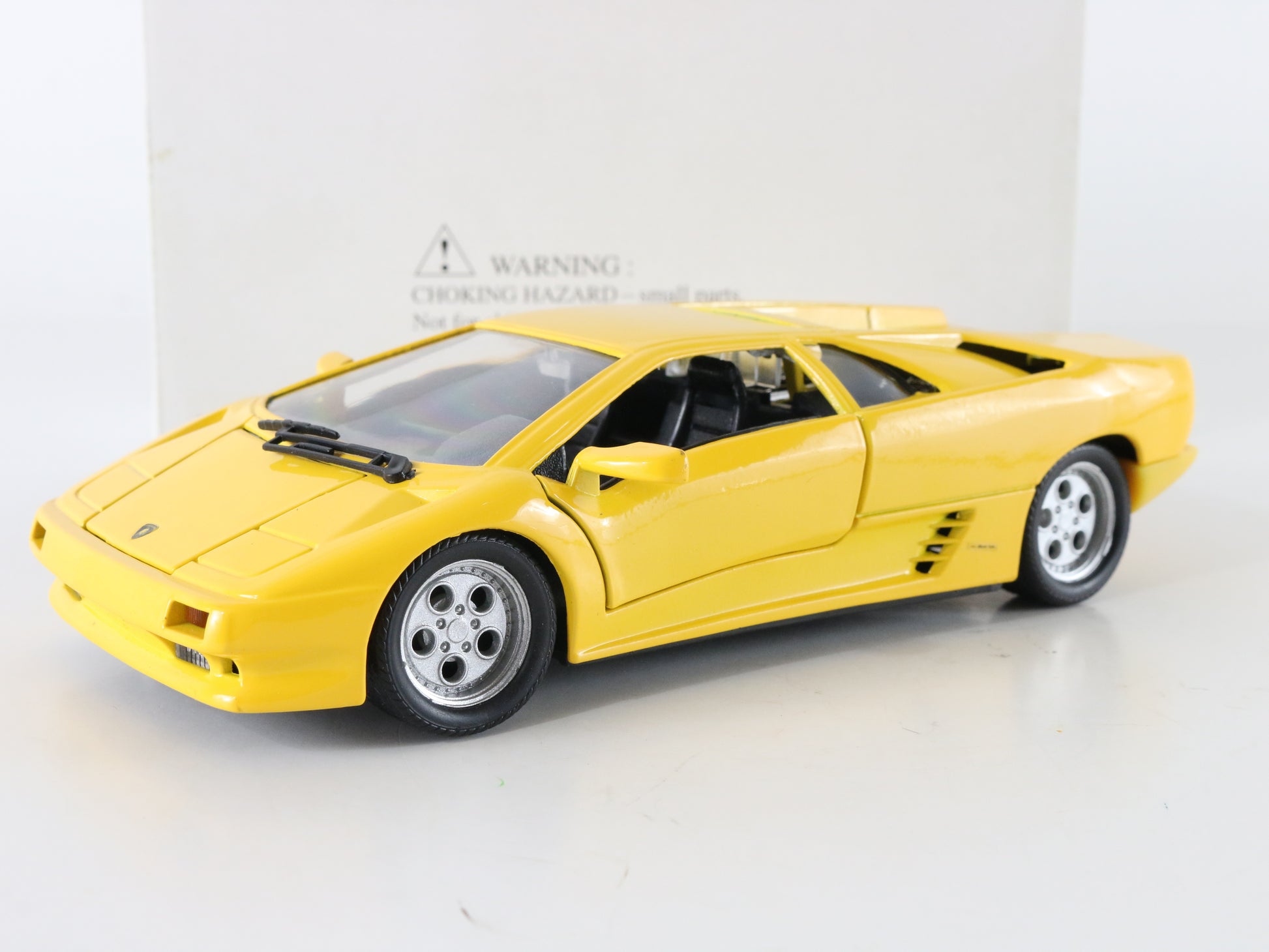 Lamborghini Diablo Yellow Metal Model Car Welly 1:24