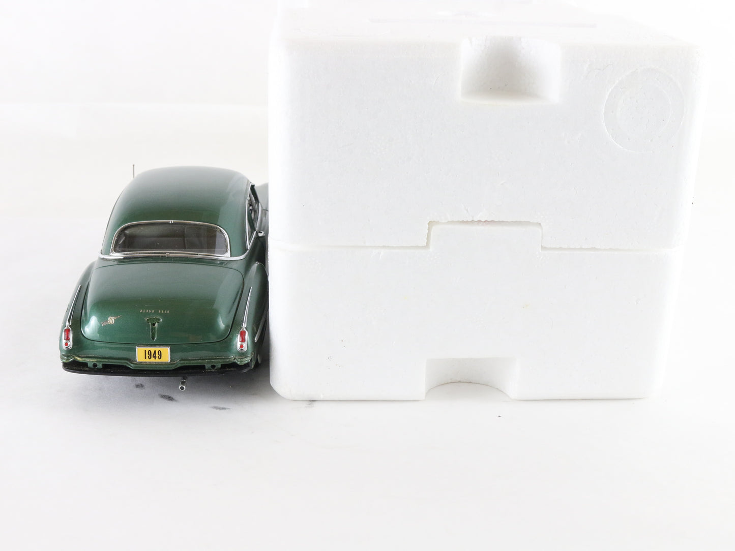 1949 Oldsmobile 88 Coupe Ivy Green Danbury Mint 1:24 Diecast Model Car