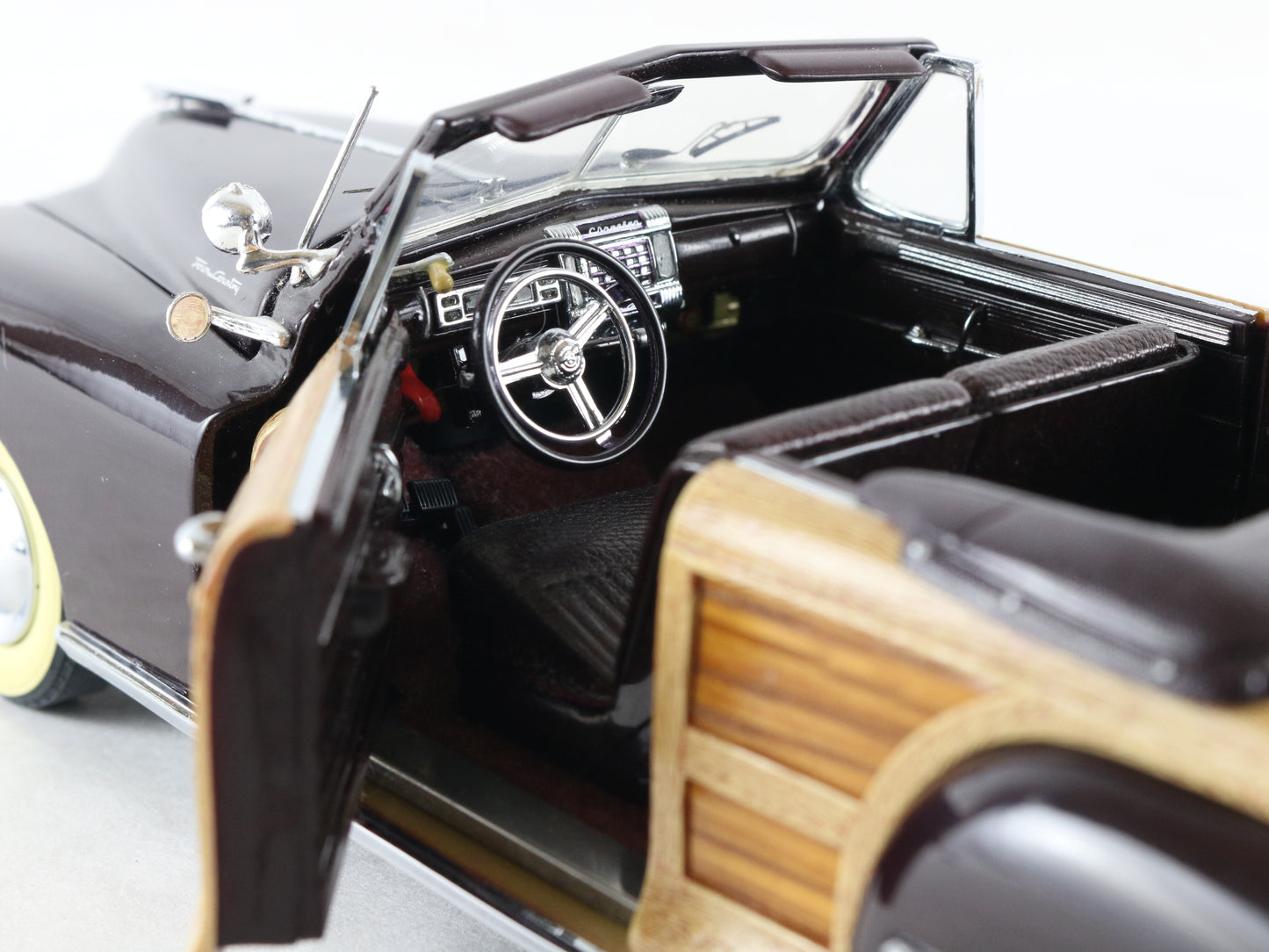 1948 Chrysler Town & Country Convertible Black Danbury Mint 1:24 Model w/ Box