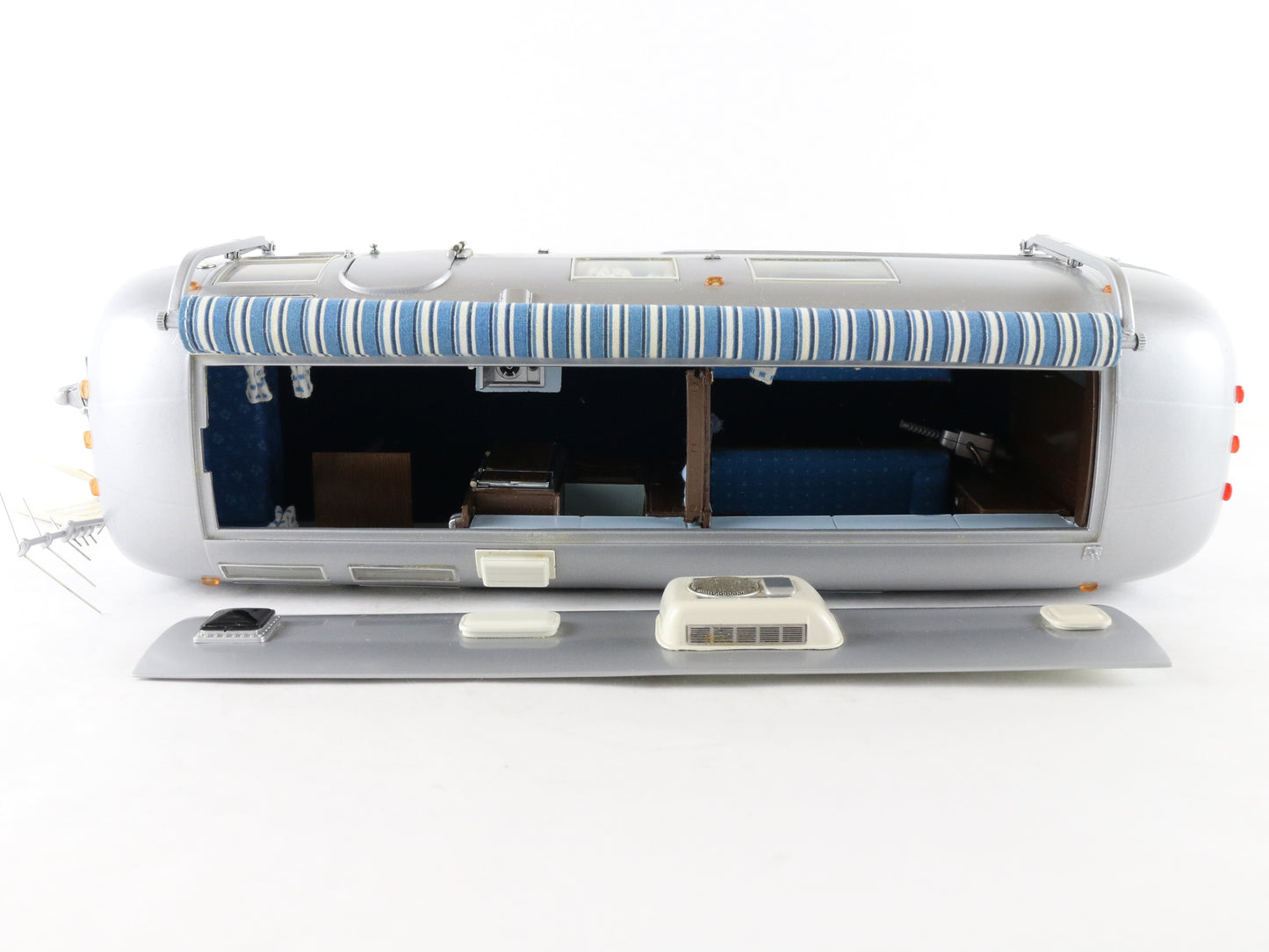 1968 Airstream Trailer Silver Franklin Mint 1:24 Metal Trailer W/ Interior