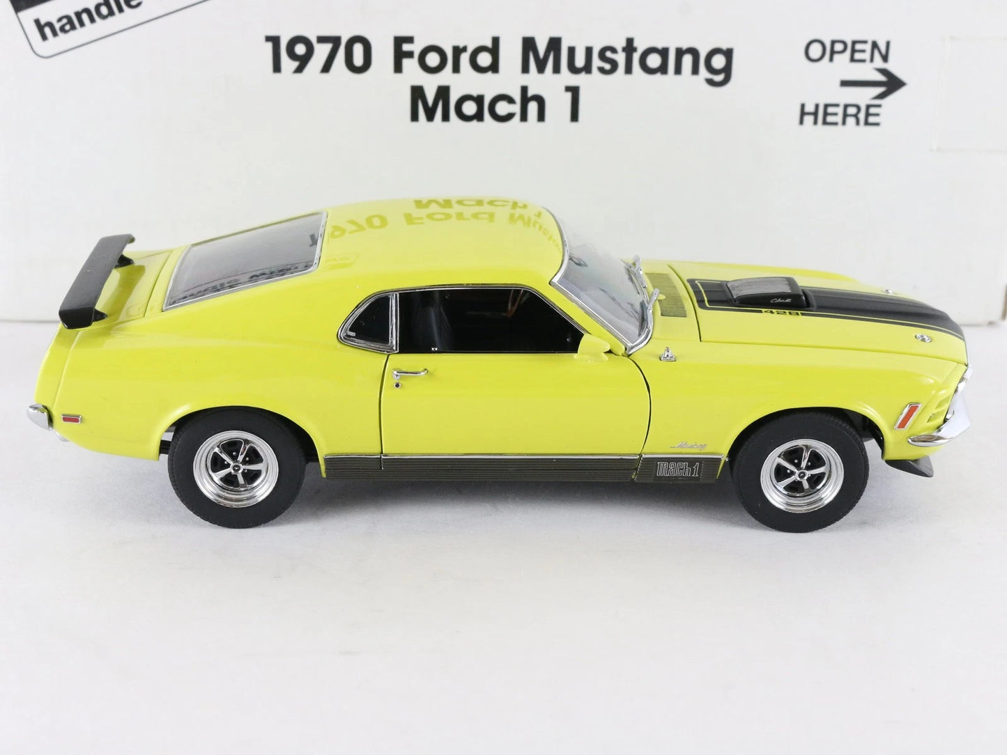 1970 Ford Mustang Mach 1 Fastback Yellow Black Danbury Mint 1:24 Diecast Model