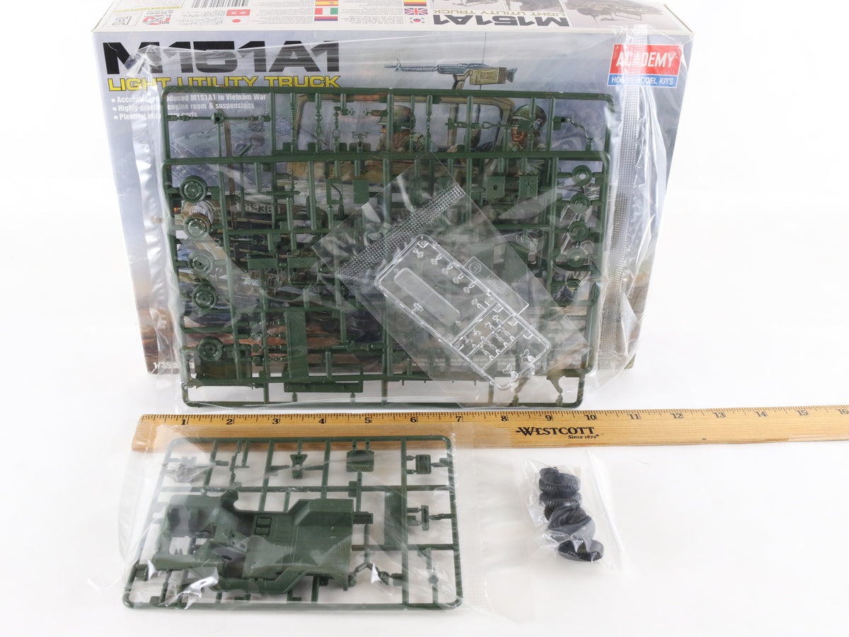 M151A1 Mutt Light Utility Truck Ford Academy 1:35 1323 CA194-12000 Military Kit