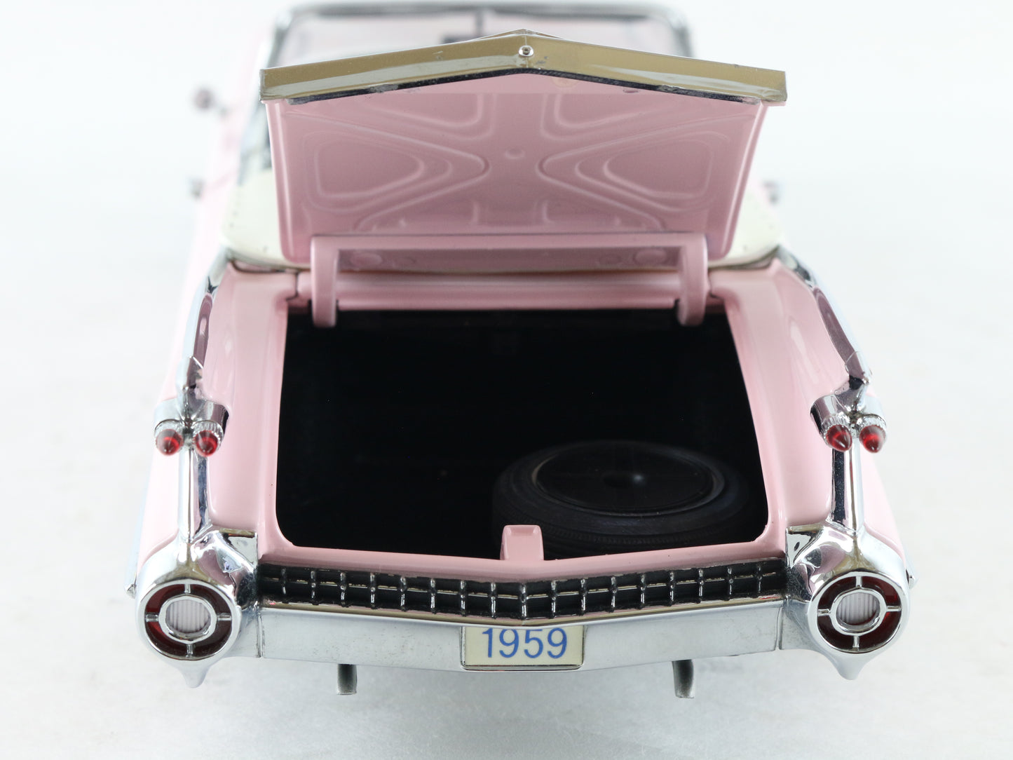 1959 Cadillac Series 62 Convertible Pink Danbury Mint 1:24 Model Car