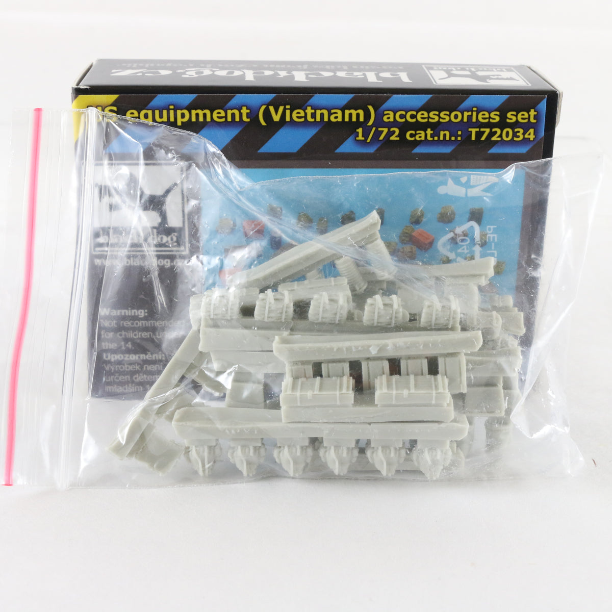 US Equipment Vietnam Military Accessories Set Black Dog 1:72 T72034 Resin