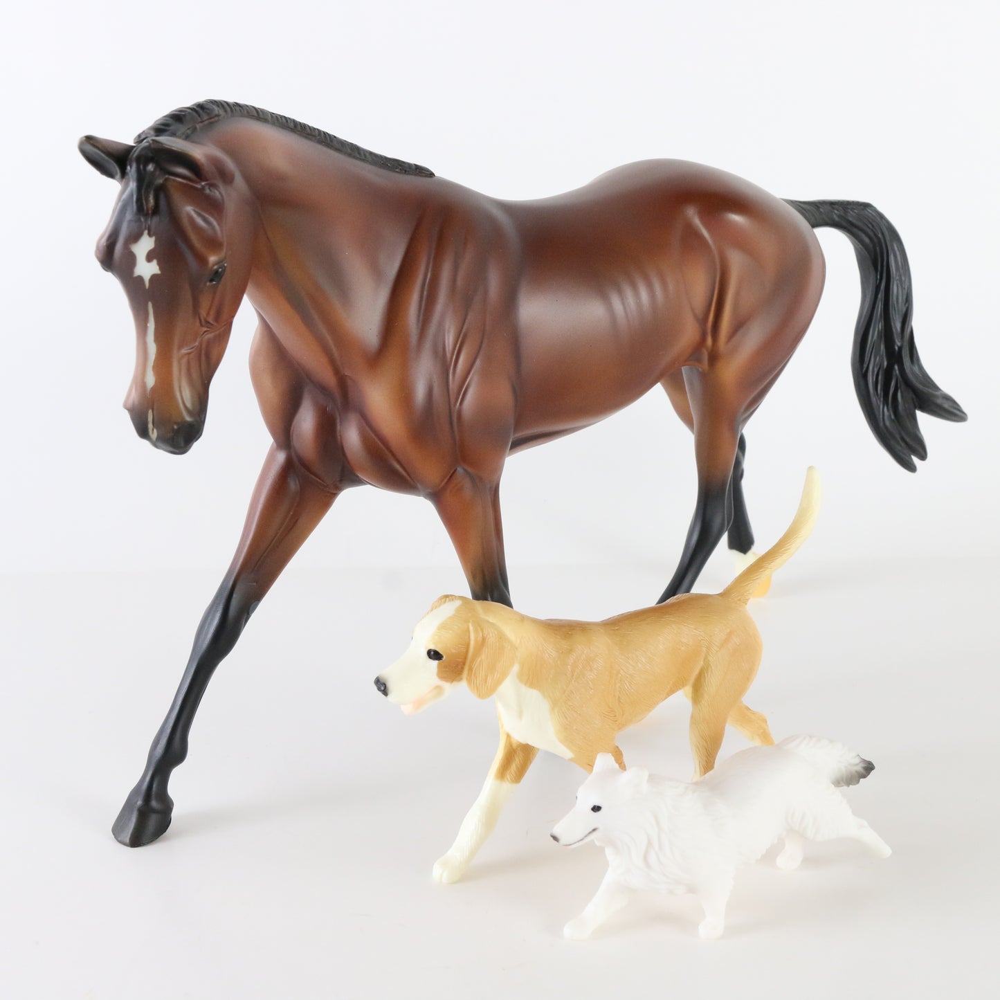 Breyer Protocol Strapless Set with 2 Dogs Foxhound & Sheepdog Traditional Horse