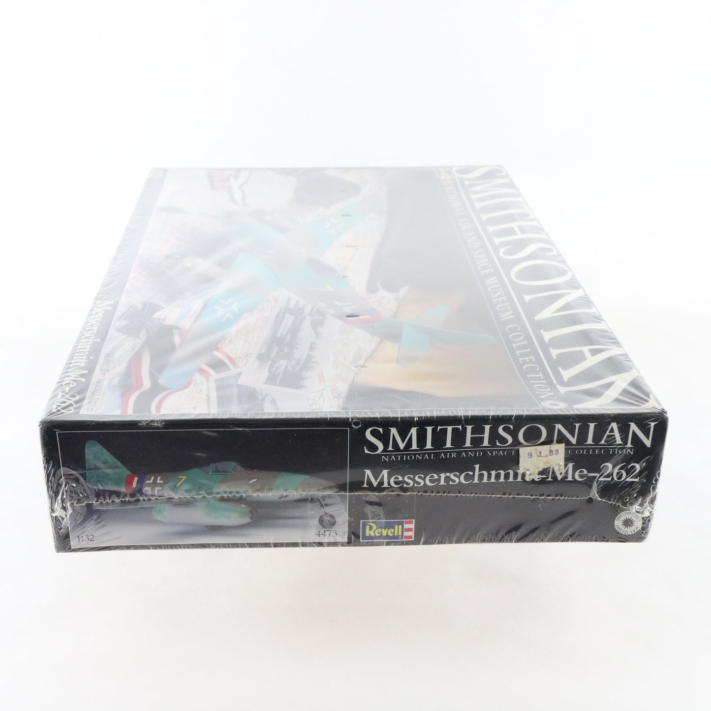 Messerschmitt Me-262 Fighter Plane Smithsonian Air & Space Revell 1:32 Kit 4473