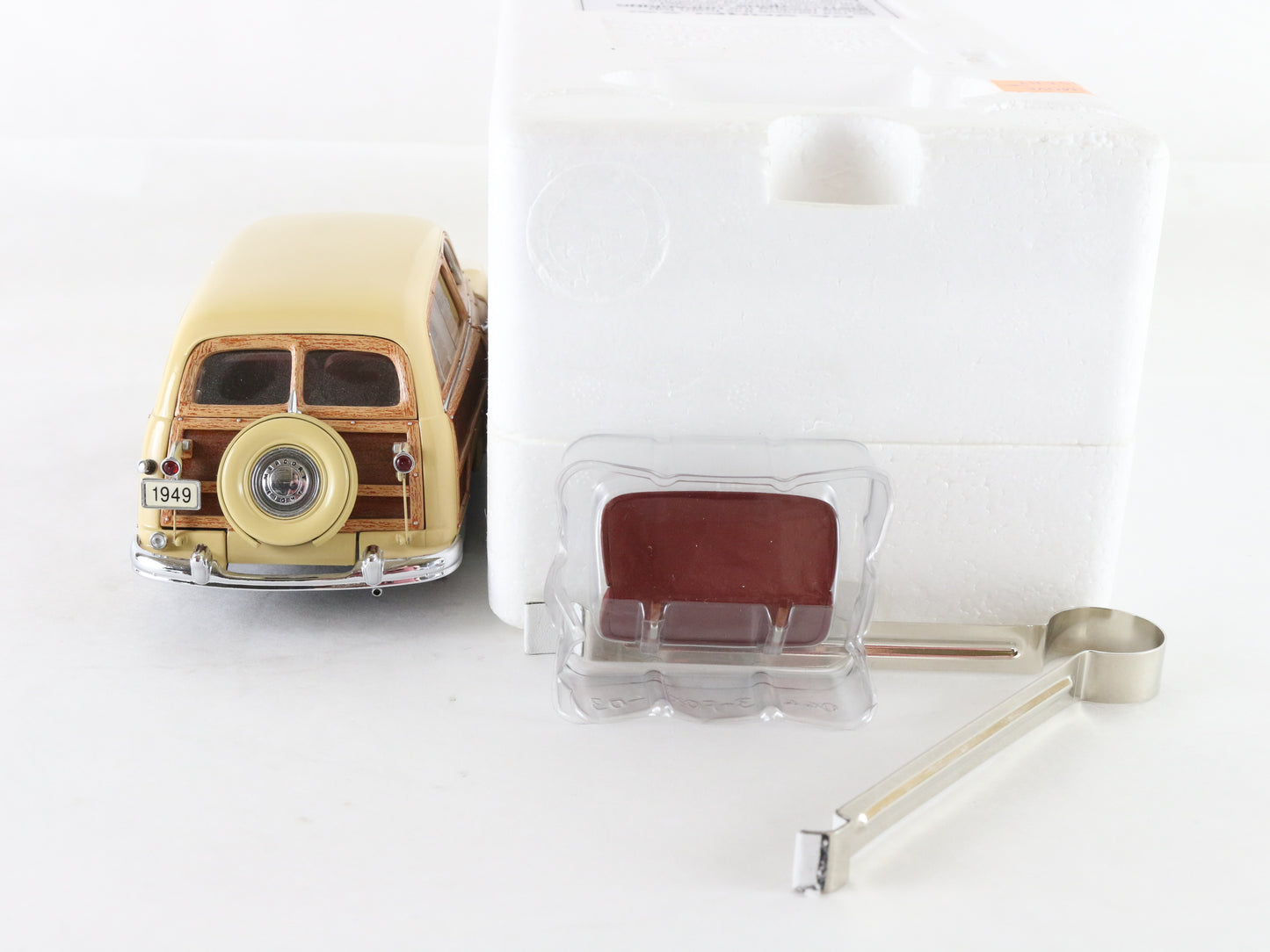 1949 Mercury Station Wagon Yellow Wood Panel Danbury Mint 1:24 Diecast Model