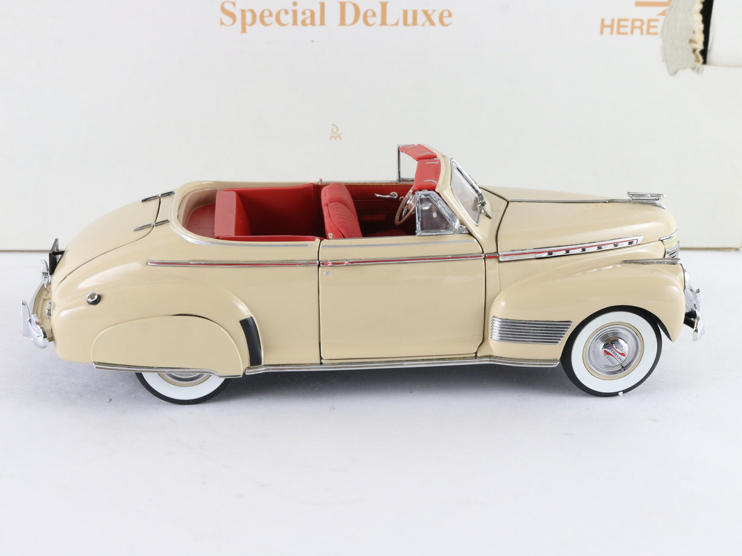 1941 Chevrolet Special Deluxe Tan Red Convertible Danbury Mint 1:24 Diecast