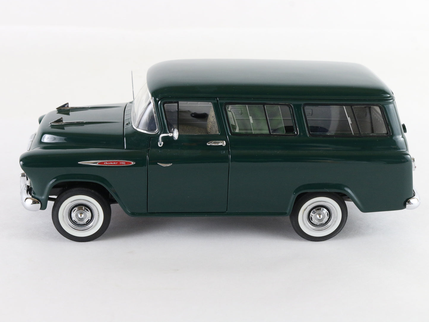 1957 Chevrolet Suburban Green Danbury Mint 1:24 Diecast Model Car