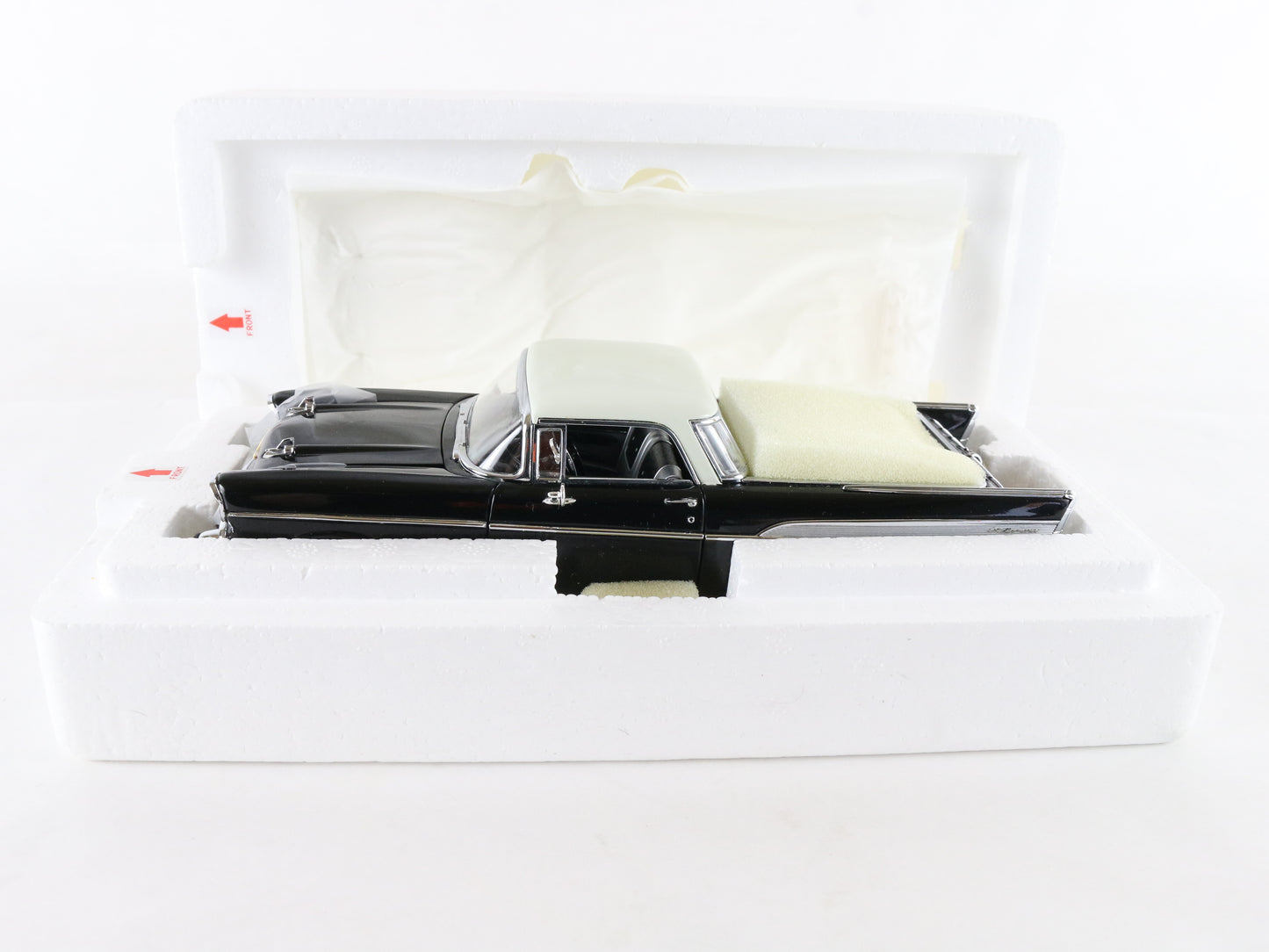 1957 Chevy El Camino Phantom Black White Danbury Mint 1:24 Diecast Model 1666