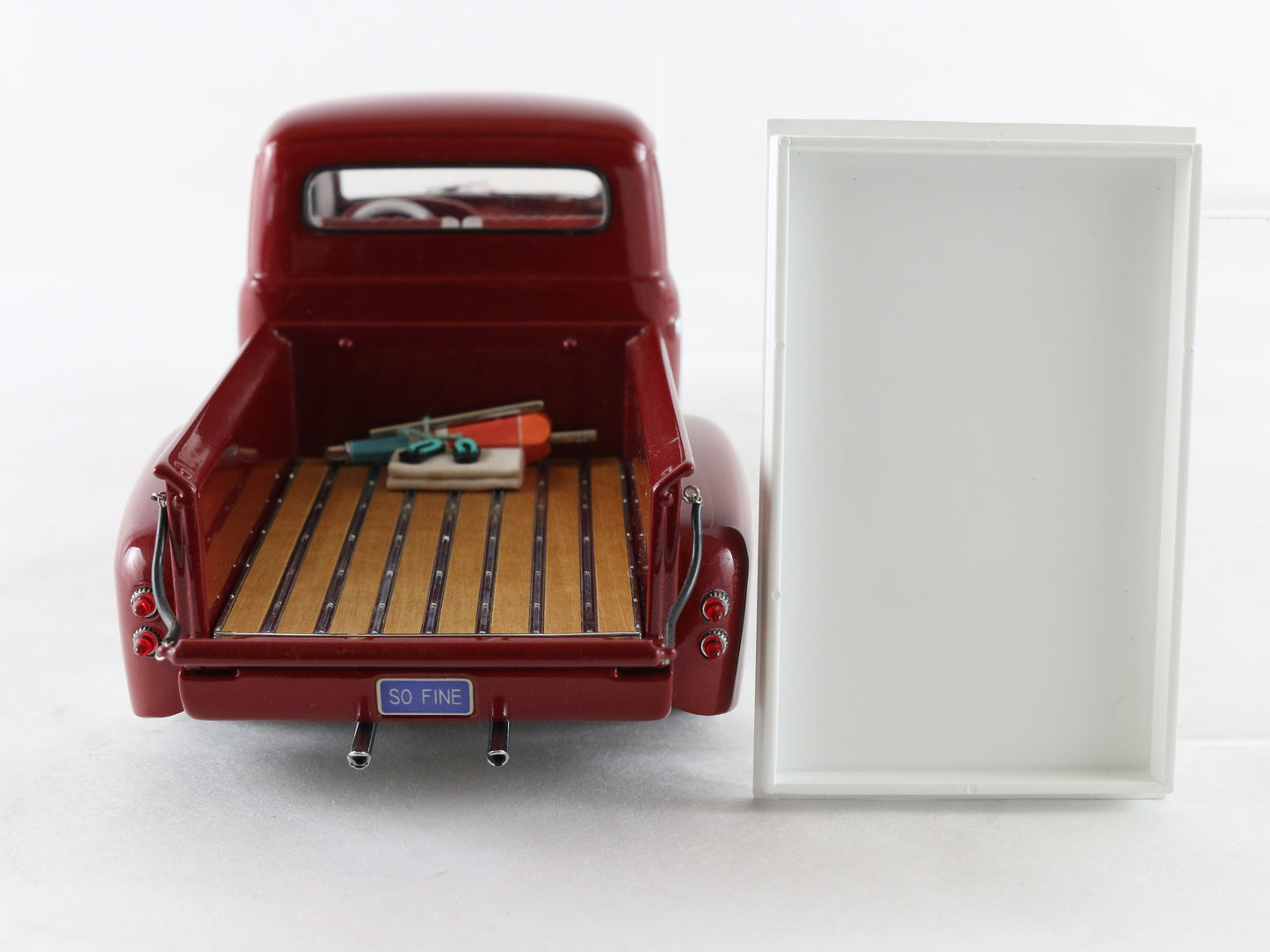 1951 Ford F1 Custom Pickup Truck Red & White Danbury Mint 1:24 Model