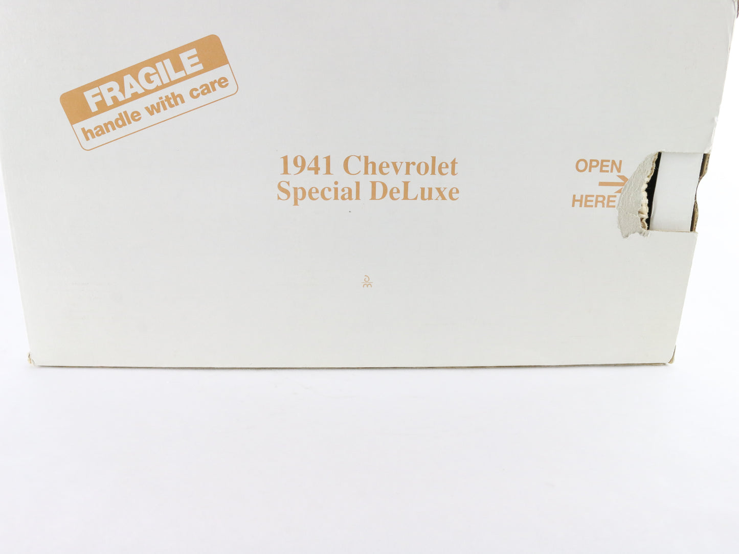 1941 Chevrolet Special Deluxe Tan Red Convertible Danbury Mint 1:24 Diecast