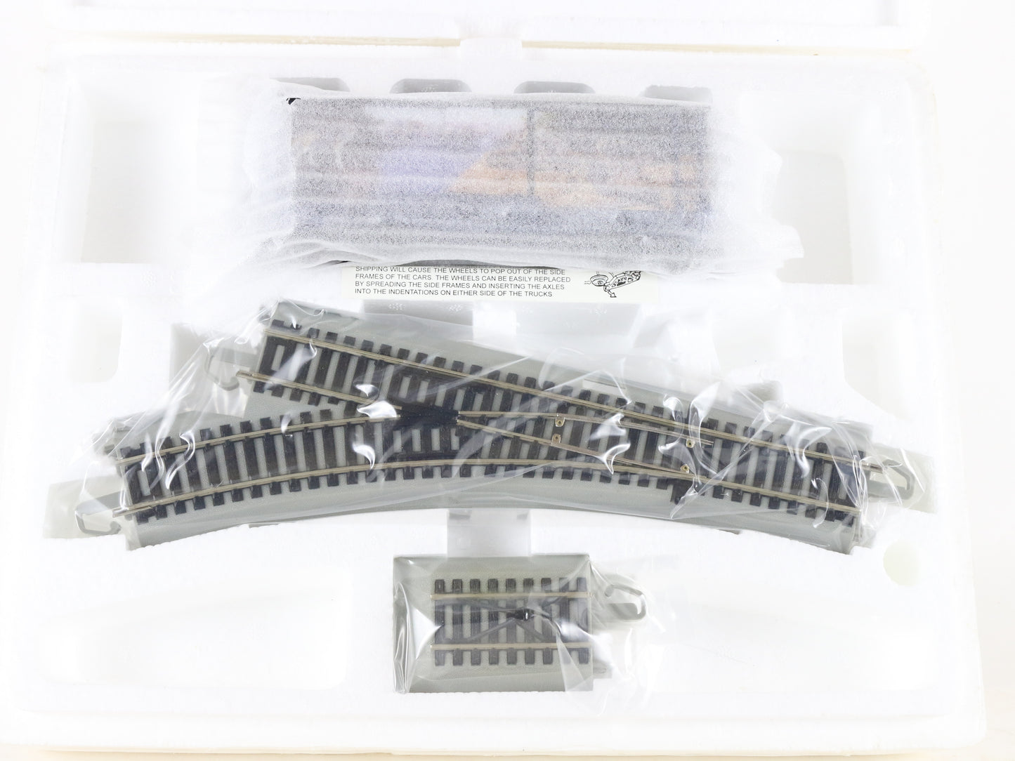 Hawthorne Village HO Wolf Ridge Boxcar Train 14-09137-010 W/ Track