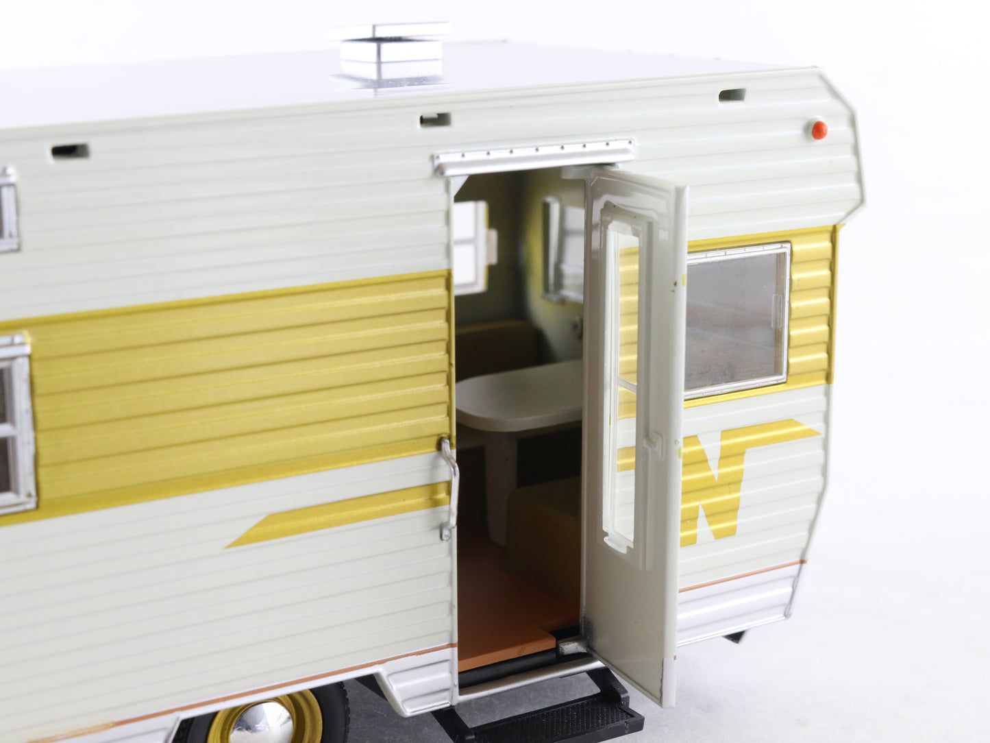 1964 Winnebago 216 Hitch & Tow Trailer Greenlight 1:24 Diecast Model