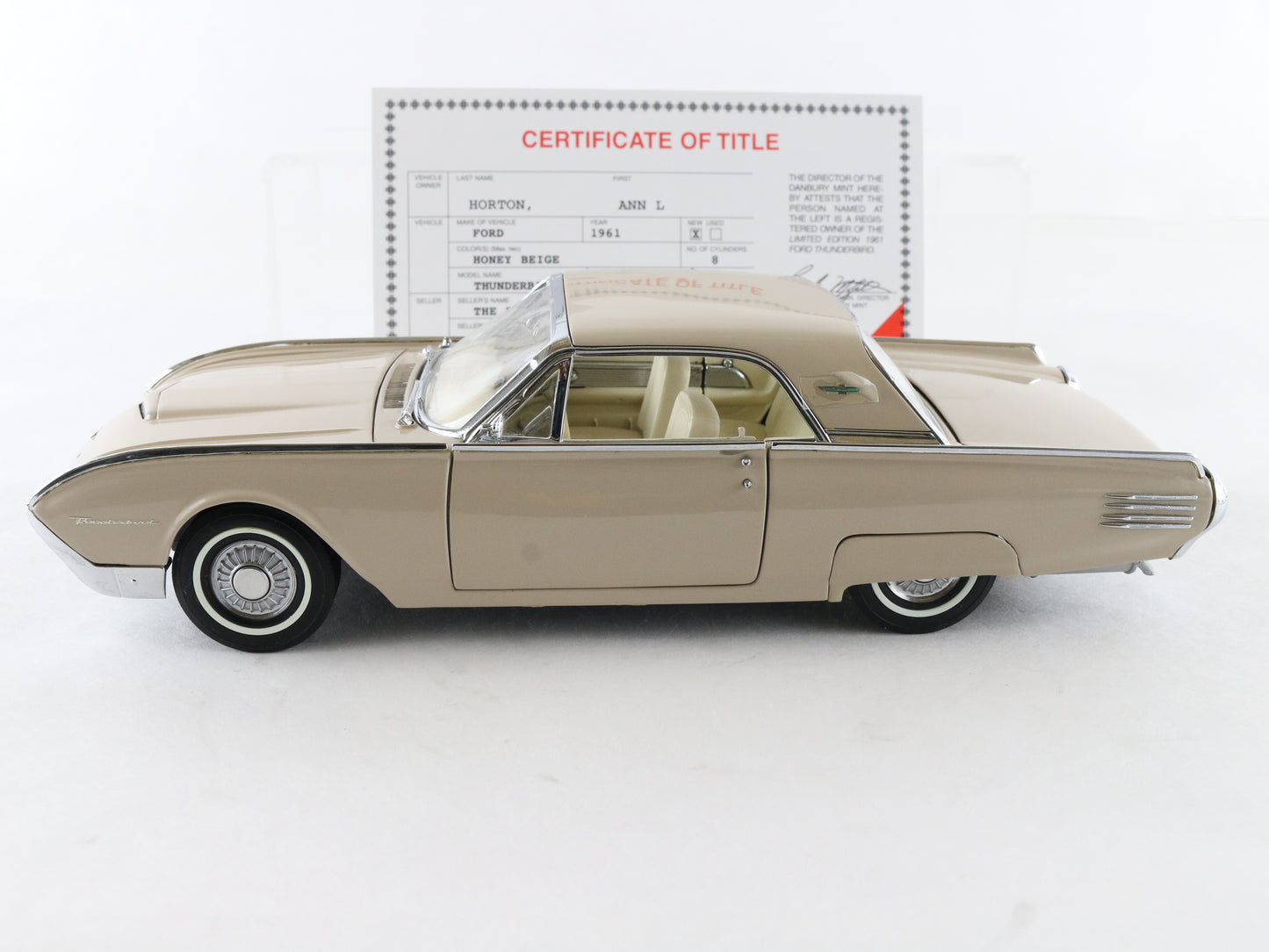 1961 Ford Thunderbird Hardtop Honey Beige Danbury Mint 1:24 Model Car