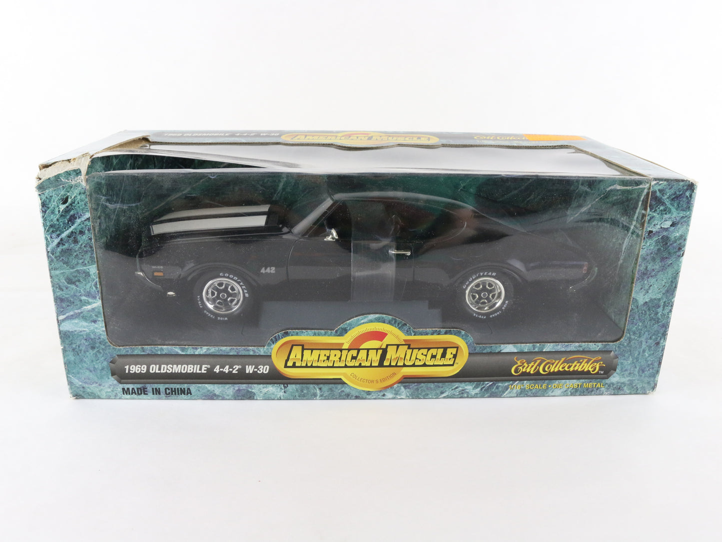 1969 Oldsmobile 4-4-2 W30 Black White American Muscle ERTL 1:18 Diecast Car 8113