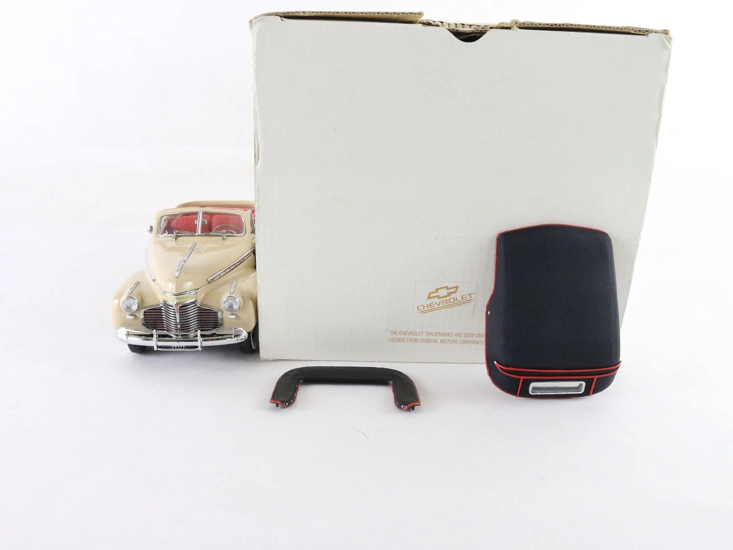 1941 Chevrolet Special Deluxe Tan Red Convertible Danbury Mint 1:24 Diecast