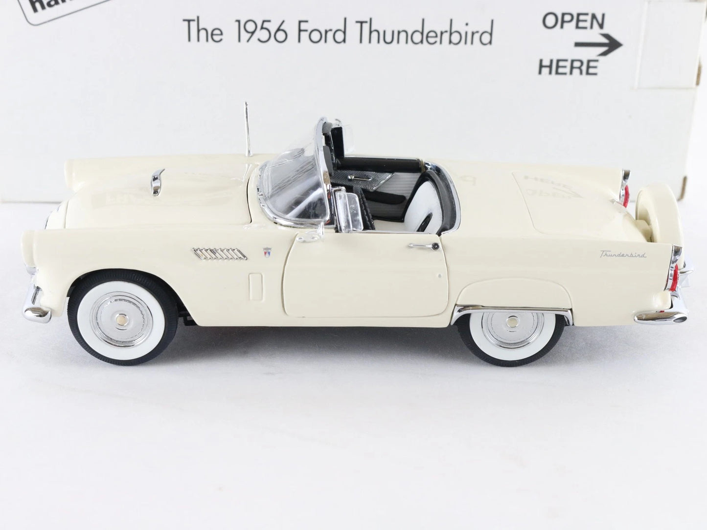 1956 Ford Thunderbird Convertible White Danbury Mint 1:24 Diecast Model