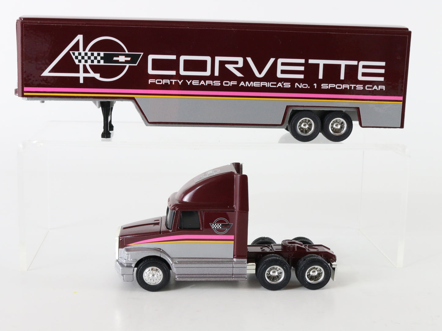 White GMC Integral Sleeper Aero E6 Metal Semi Truck & Corvette Trailer 1:64